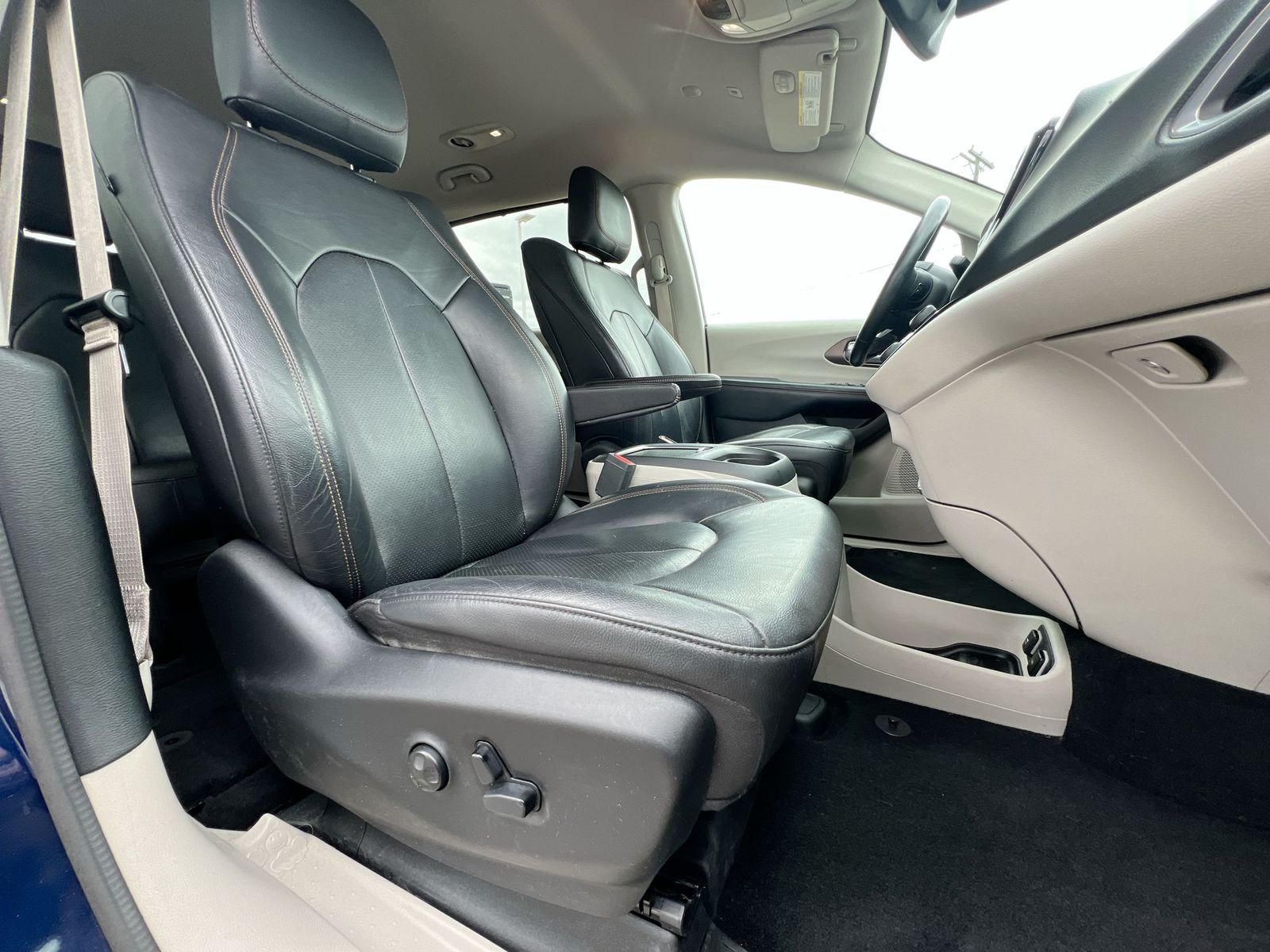Thumbnail: 2018 Chrysler Pacifica - 20