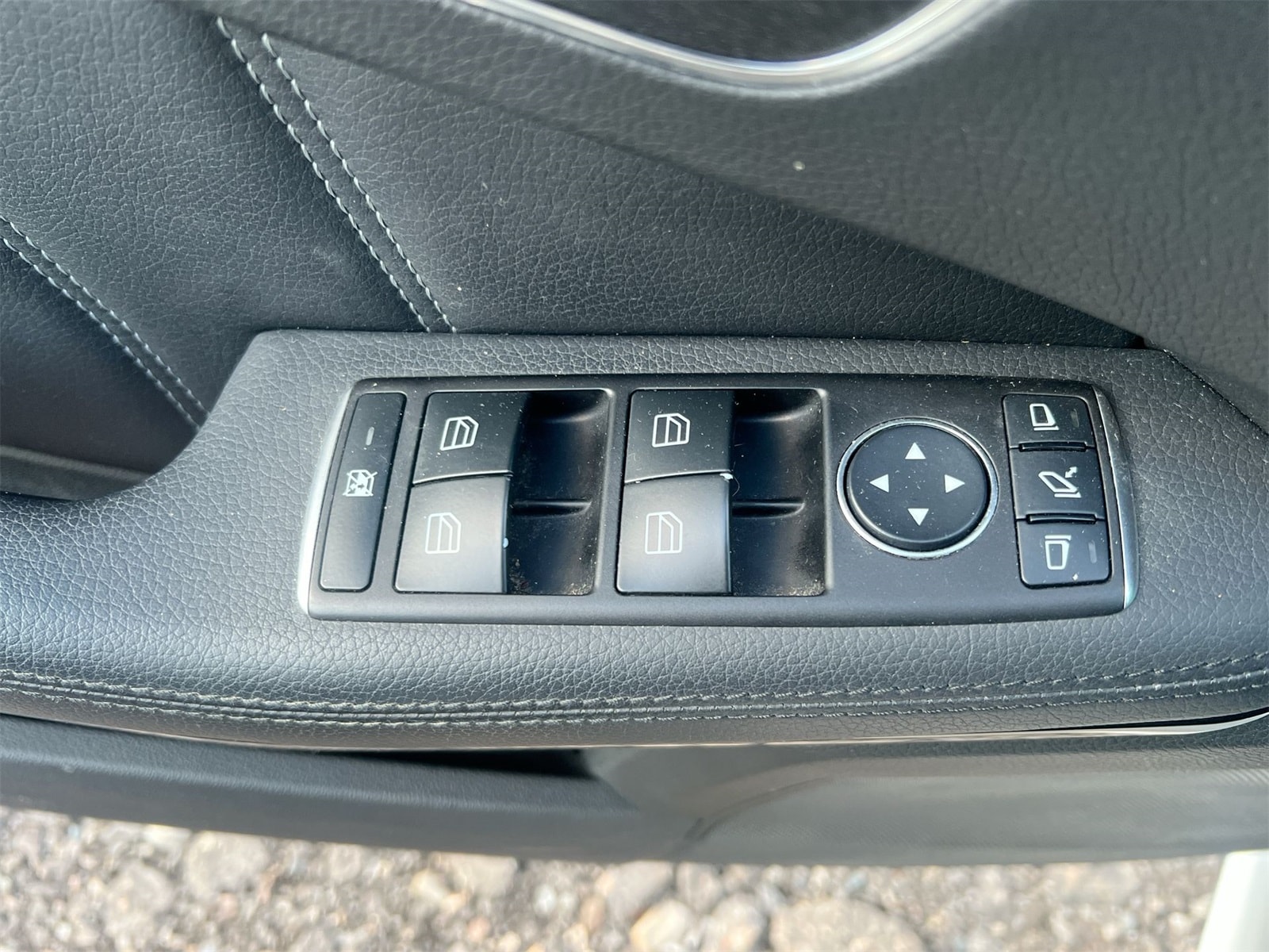 Thumbnail: 2016 Mercedes-Benz E-Class - 17