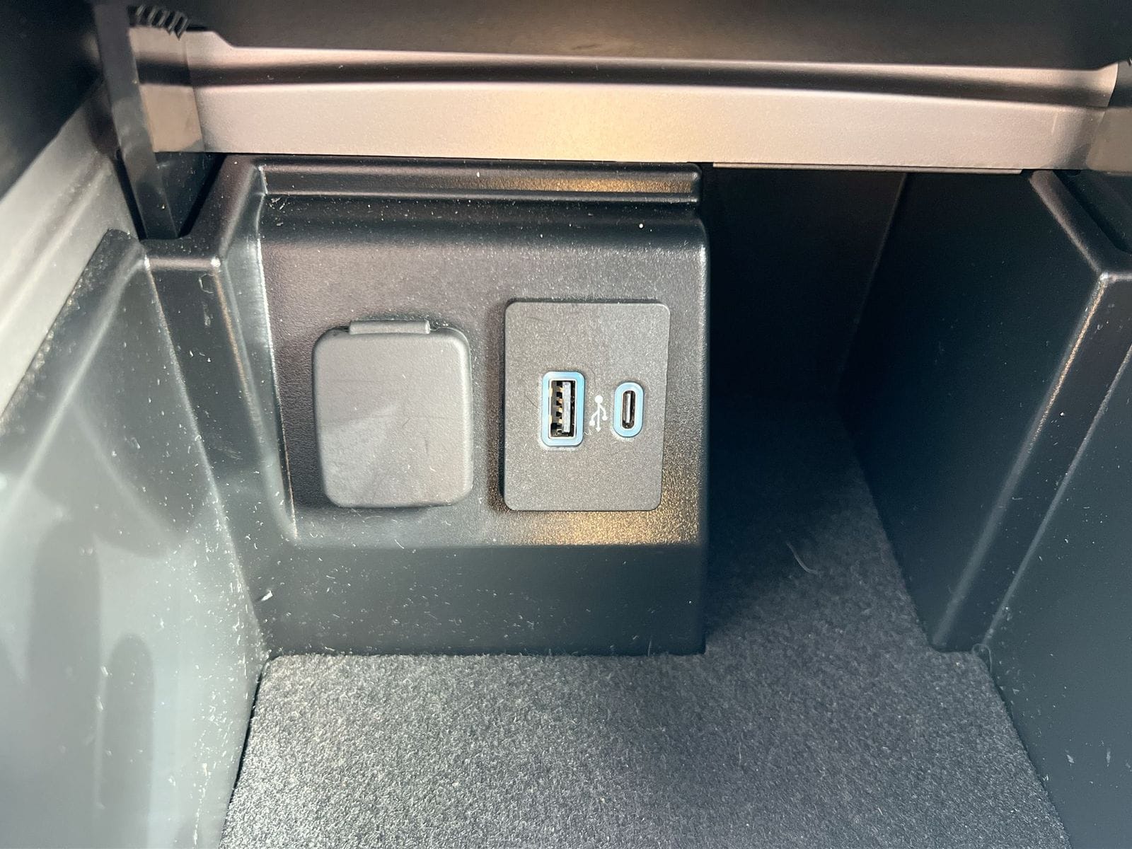 Thumbnail: 2023 Ford Explorer - 31