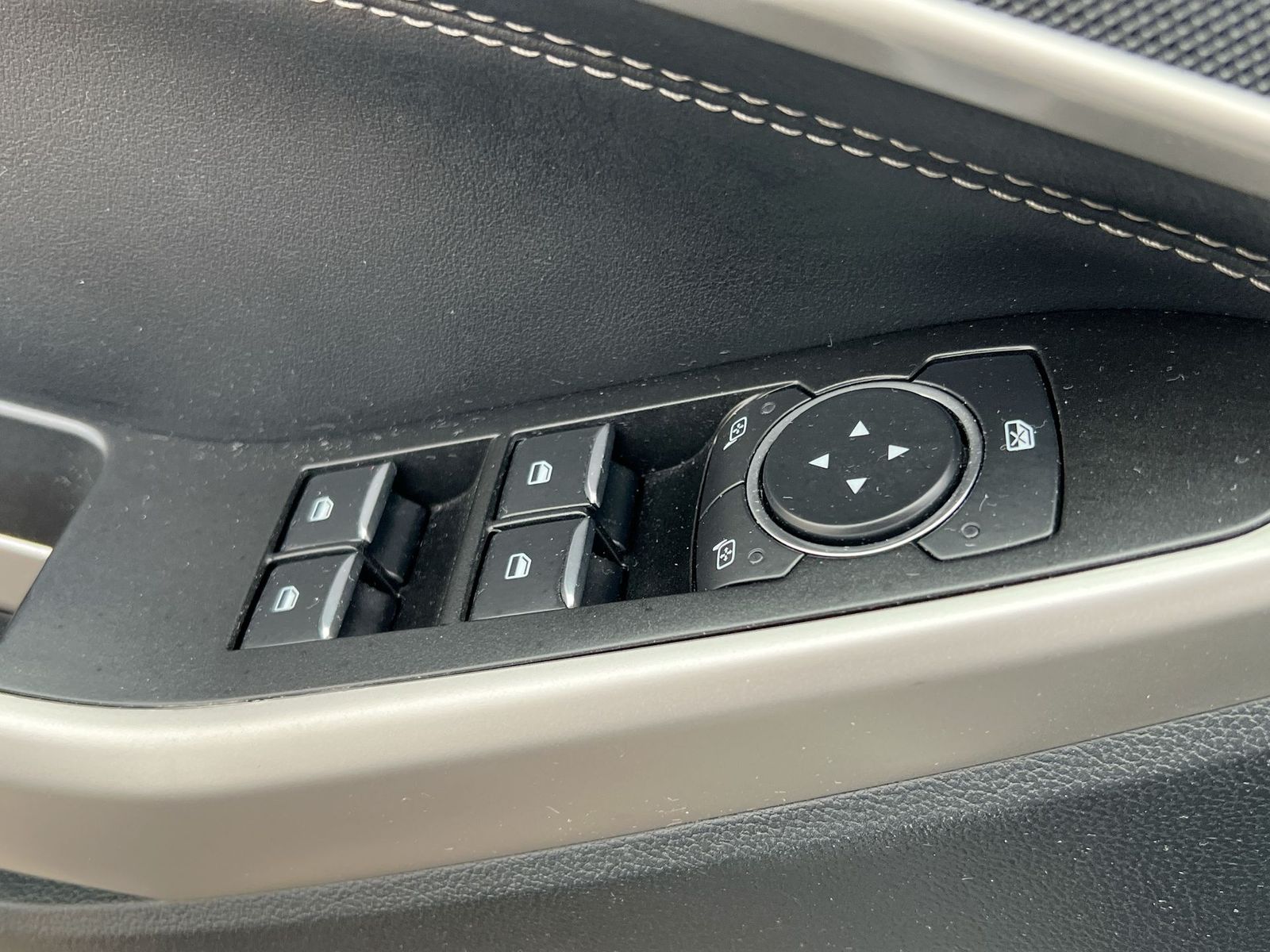 Thumbnail: 2022 Ford Explorer - 17