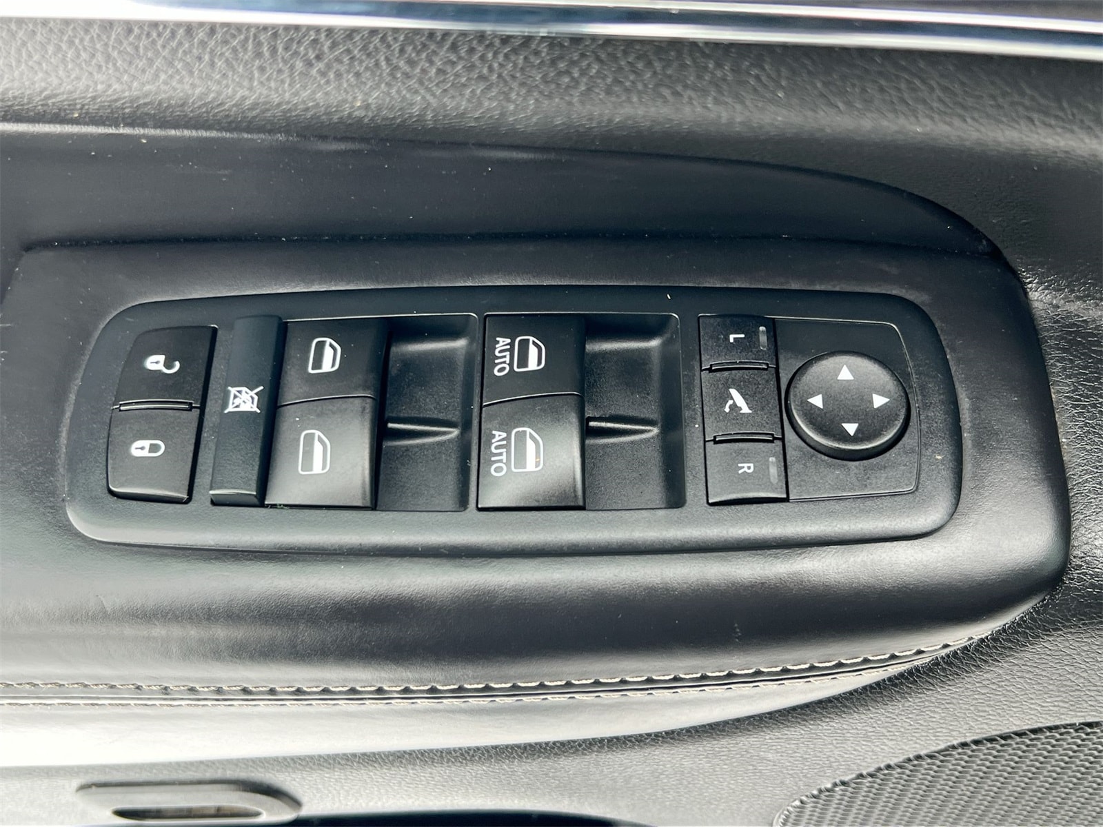 Thumbnail: 2017 Jeep Grand Cherokee - 17