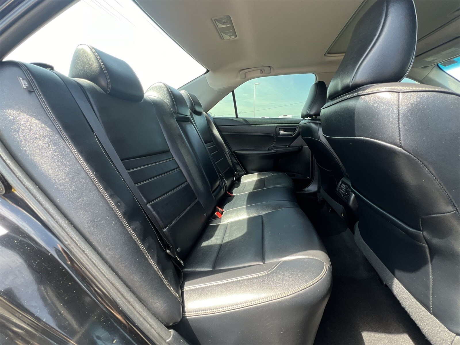 2016 Toyota Camry XLE 22