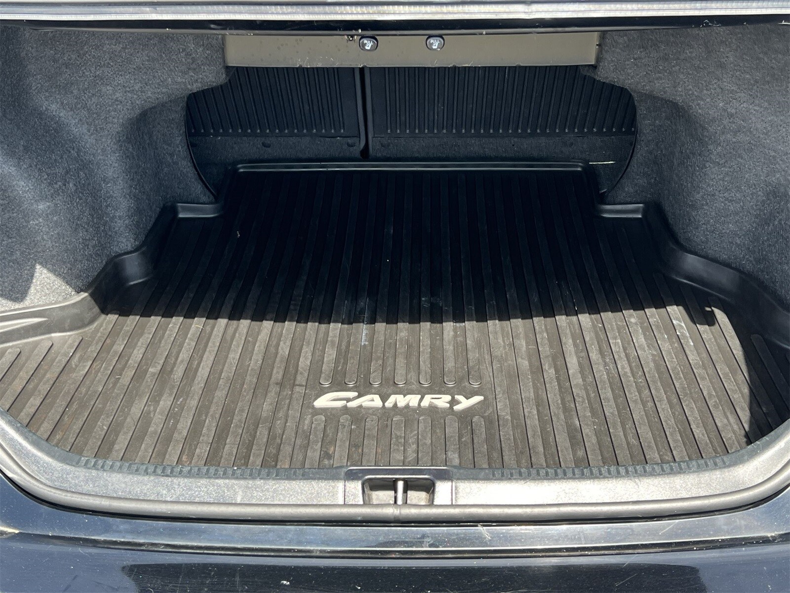 2016 Toyota Camry XLE 36