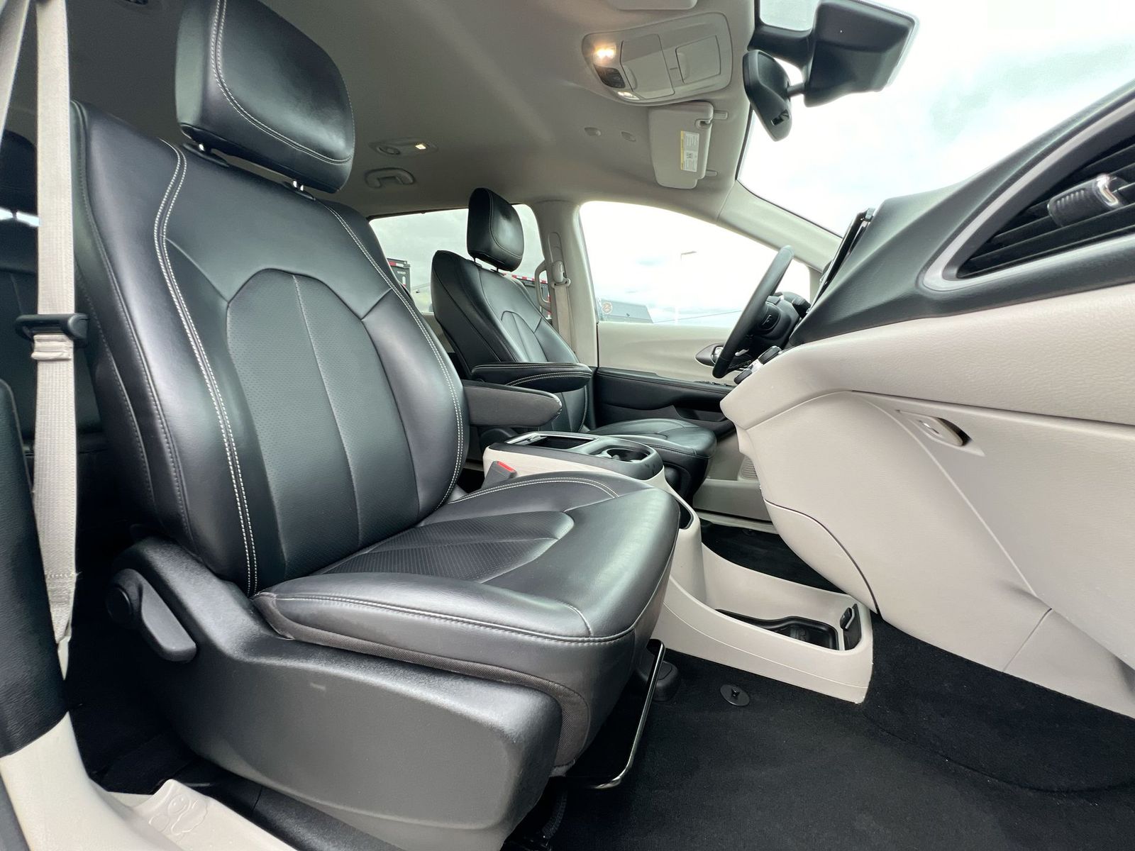 Thumbnail: 2023 Chrysler Pacifica - 21