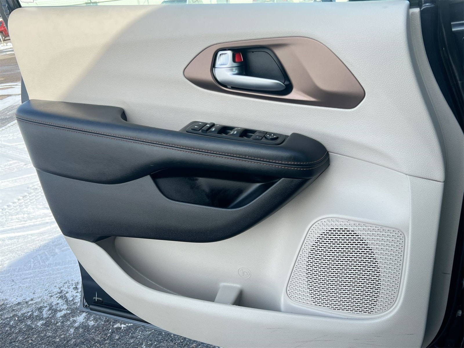 Thumbnail: 2019 Chrysler Pacifica - 31