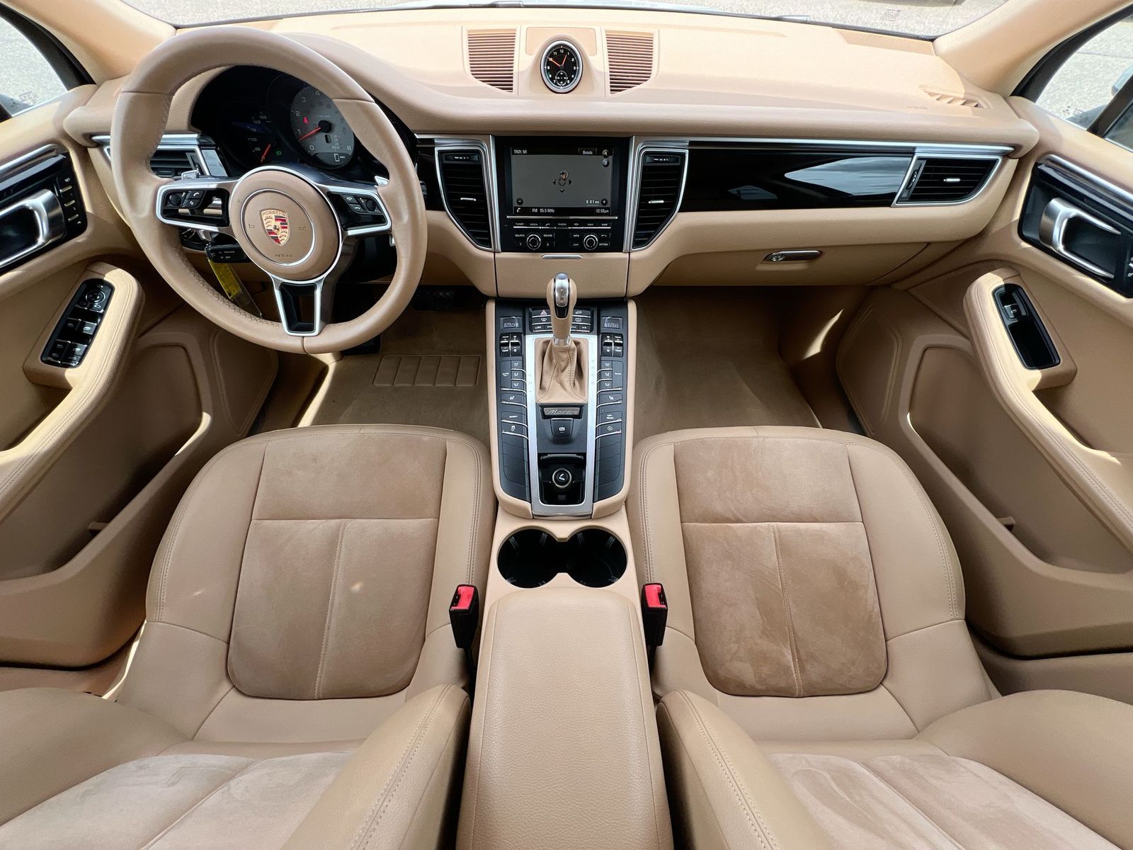 Thumbnail: 2015 Porsche Macan - 15