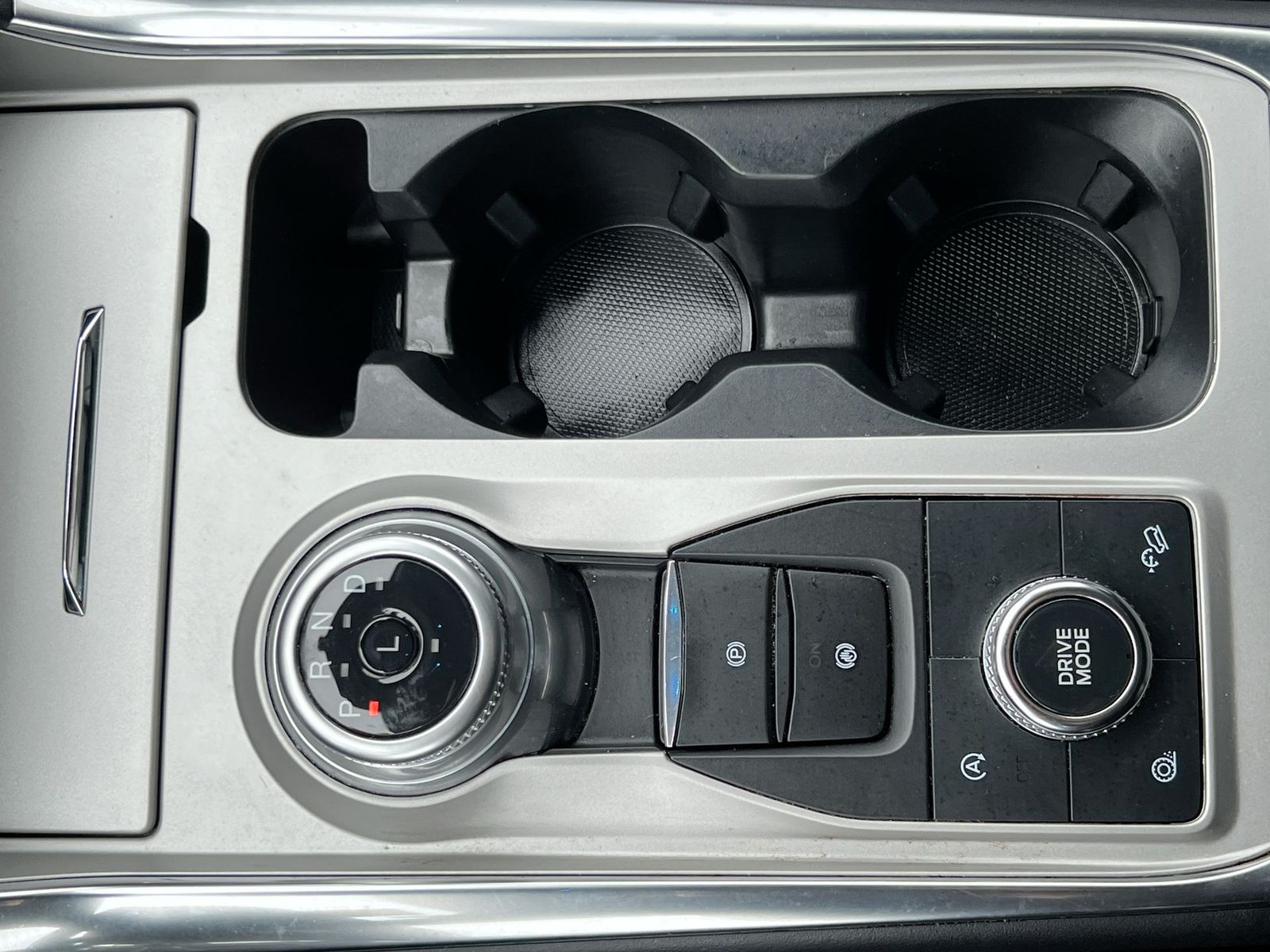 Thumbnail: 2023 Ford Explorer - 32