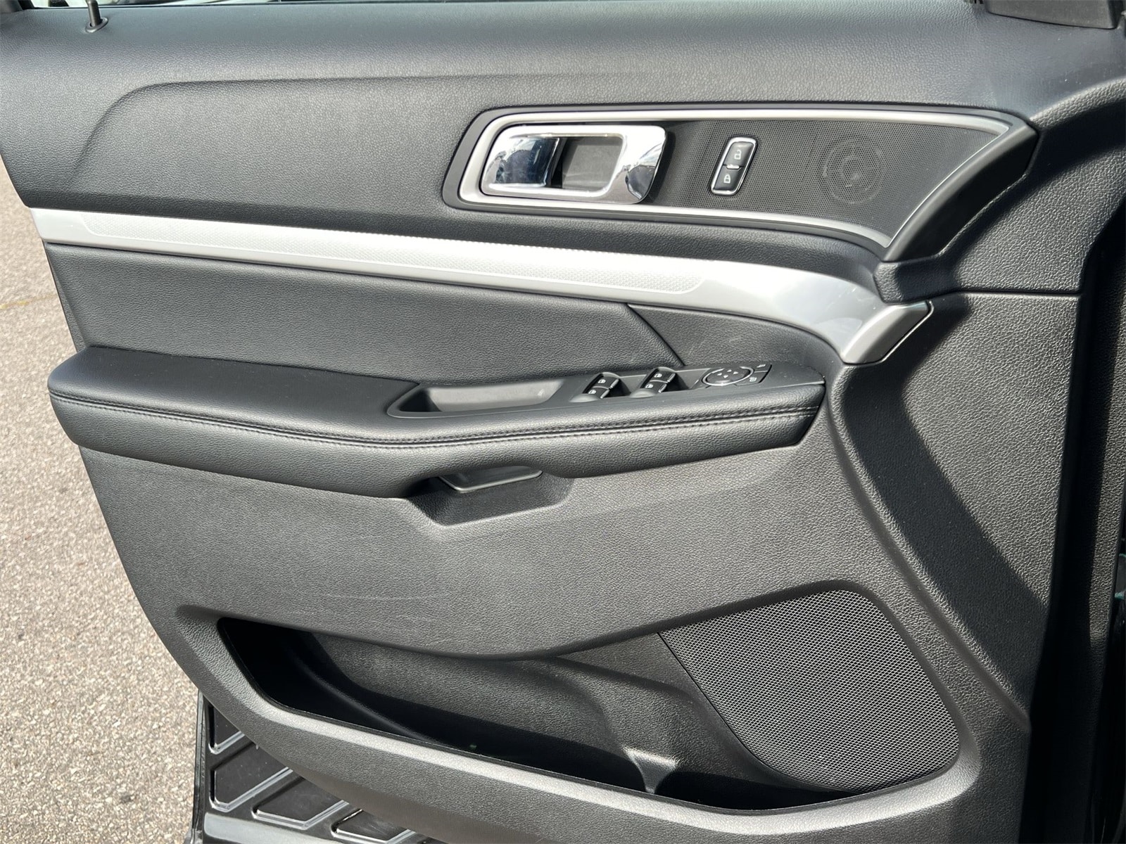 Thumbnail: 2016 Ford Explorer - 29