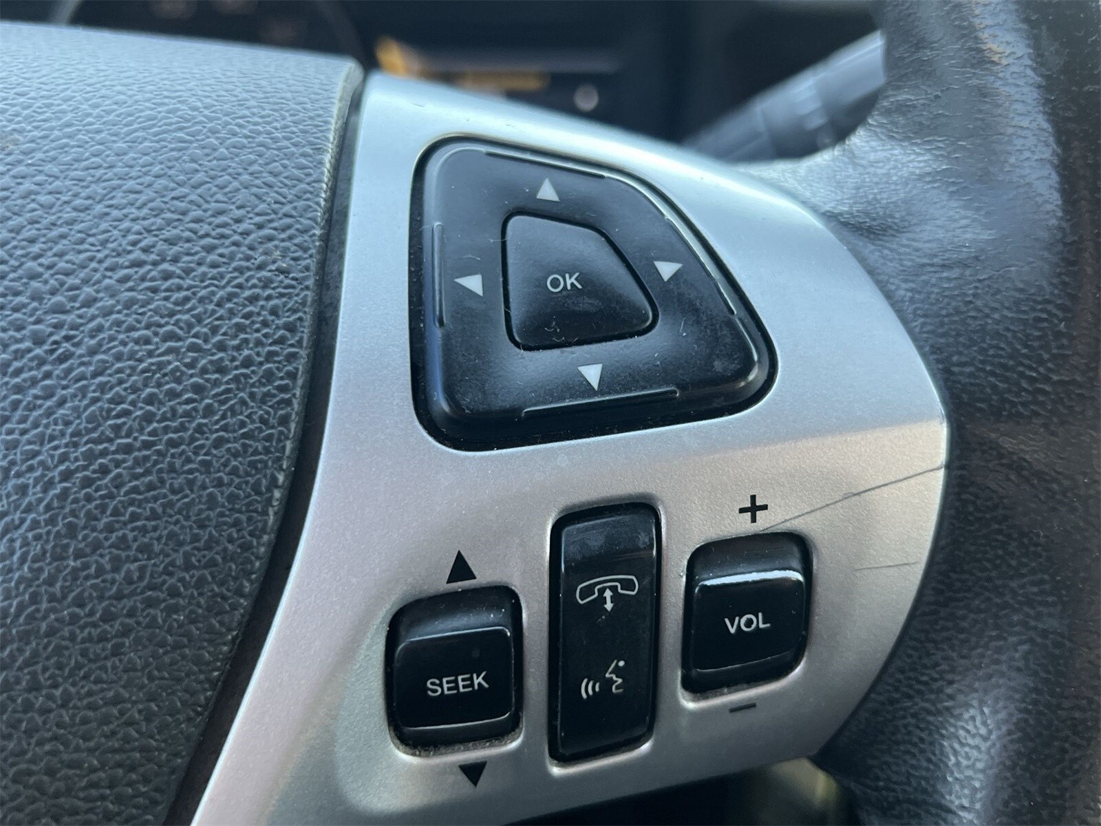 Thumbnail: 2011 Ford Edge - 24