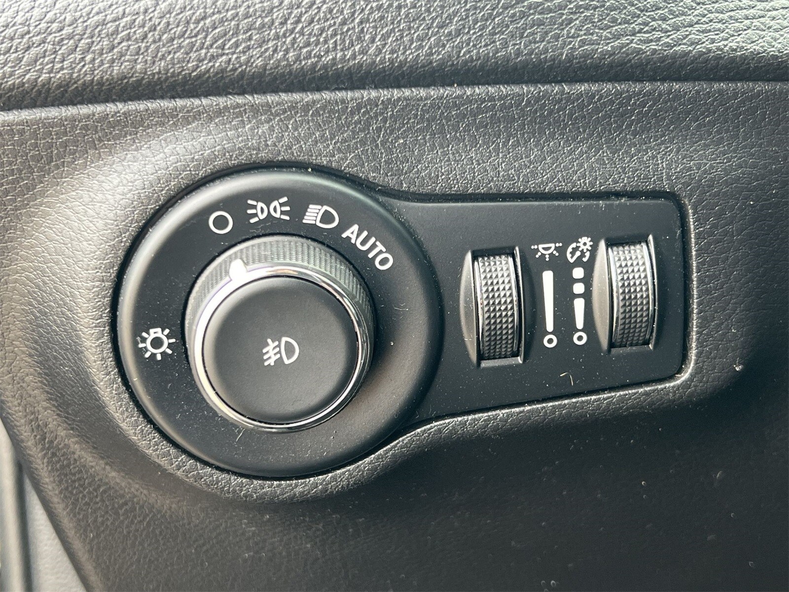 Thumbnail: 2020 Jeep Compass - 18