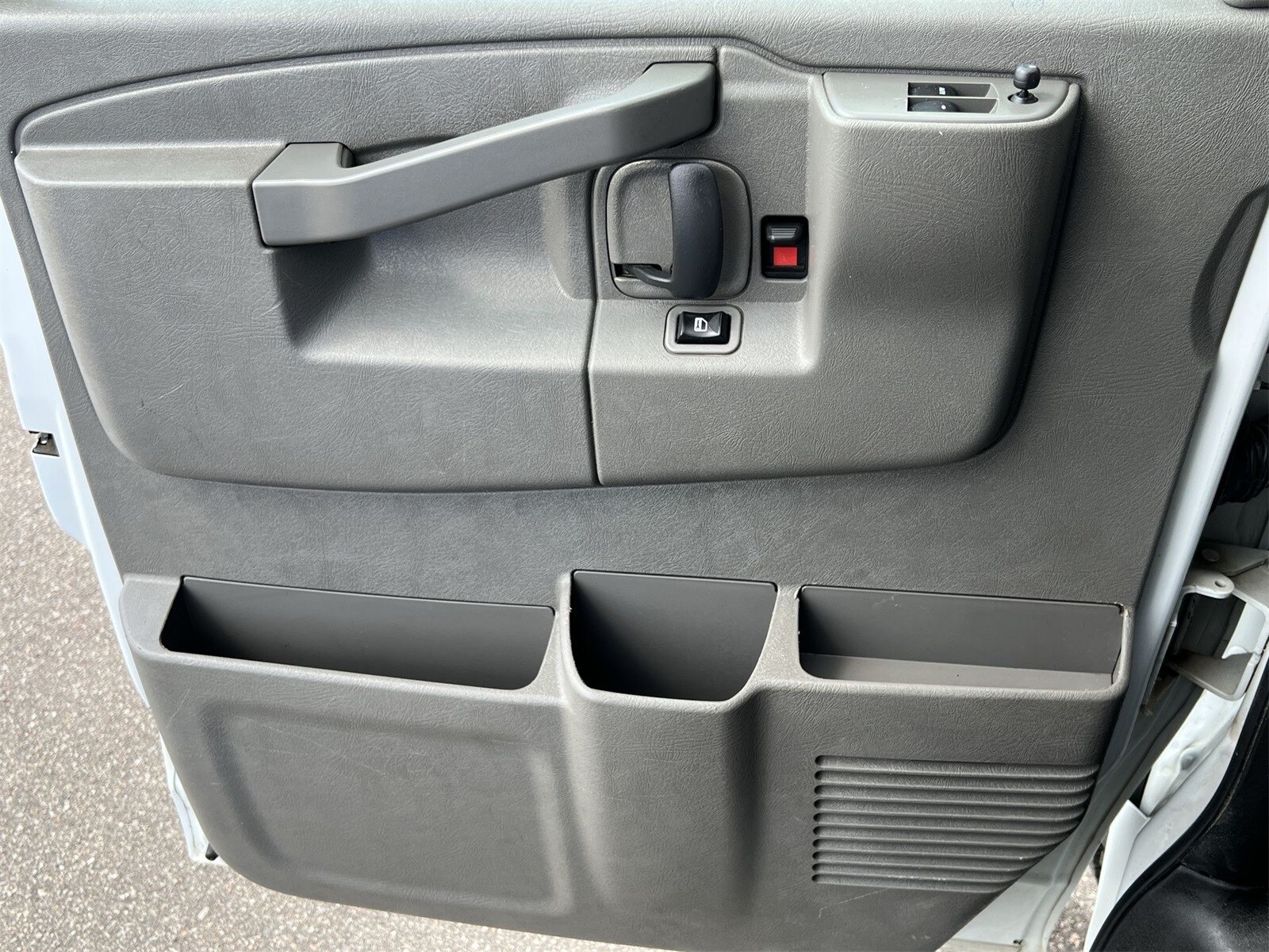 Thumbnail: 2020 GMC Savana - 25