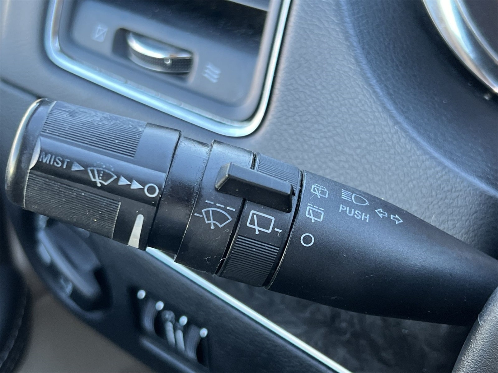 Thumbnail: 2015 Chrysler Town & Country - 24