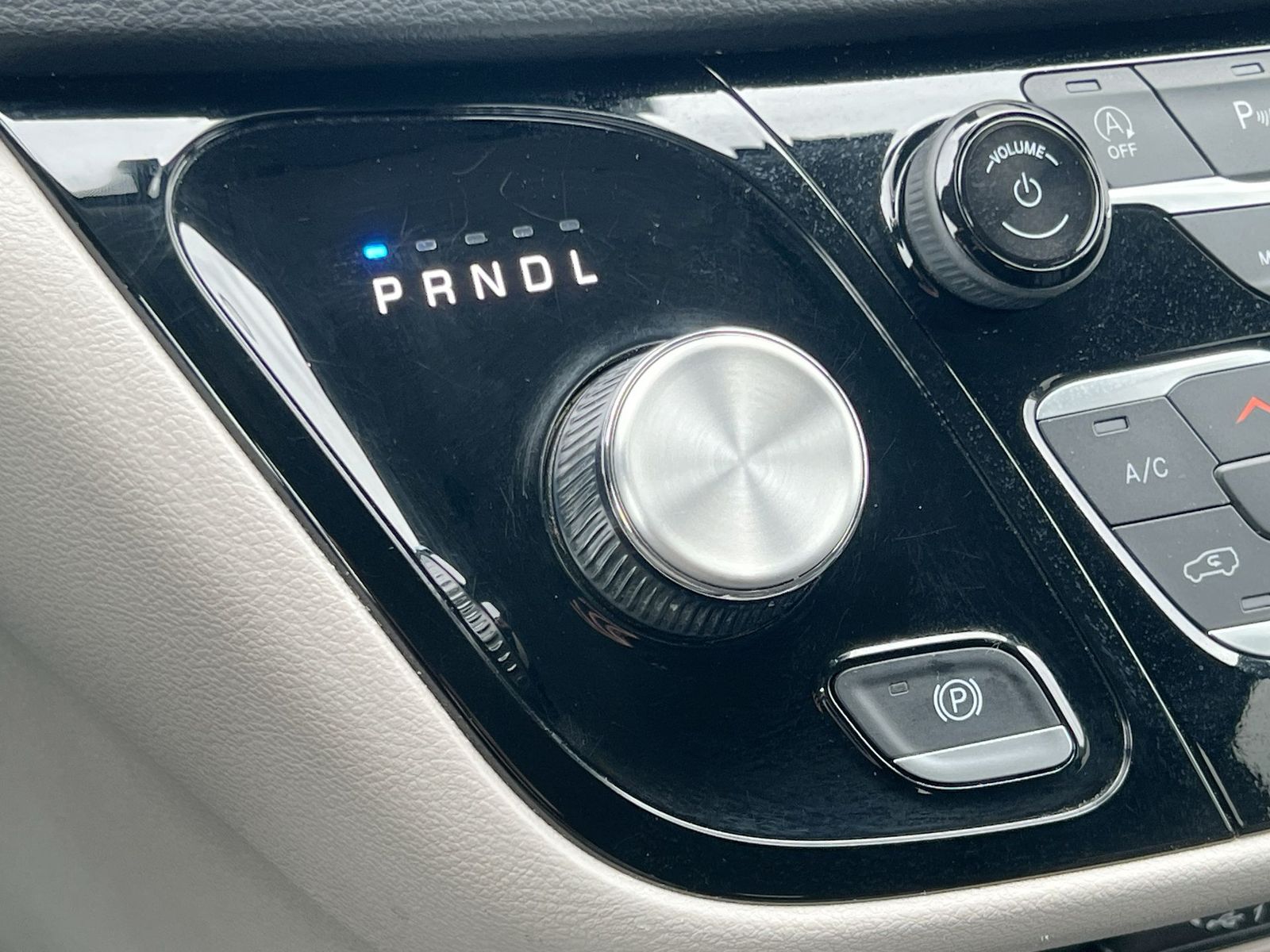 Thumbnail: 2023 Chrysler Pacifica - 32