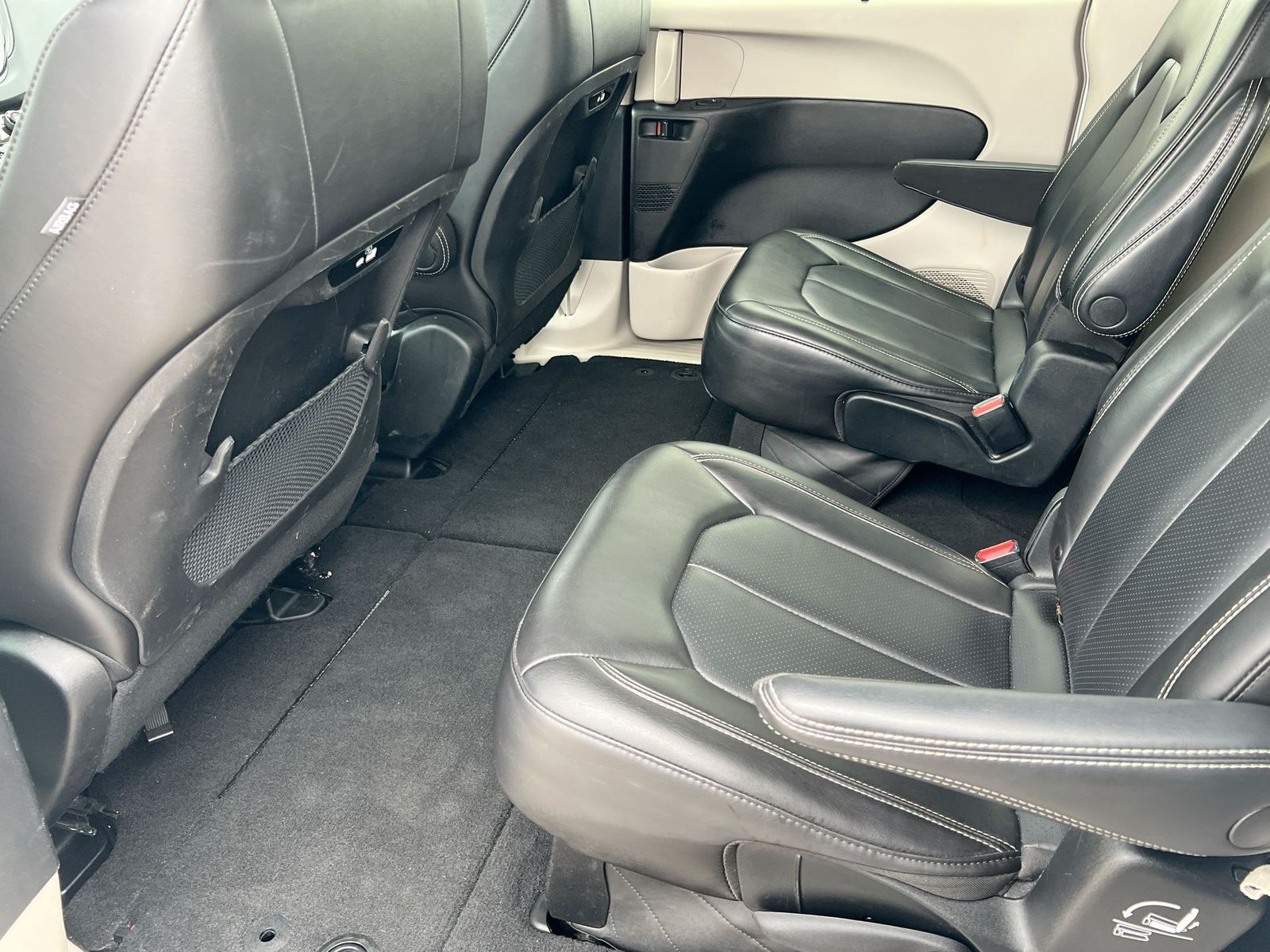 Thumbnail: 2023 Chrysler Pacifica - 18