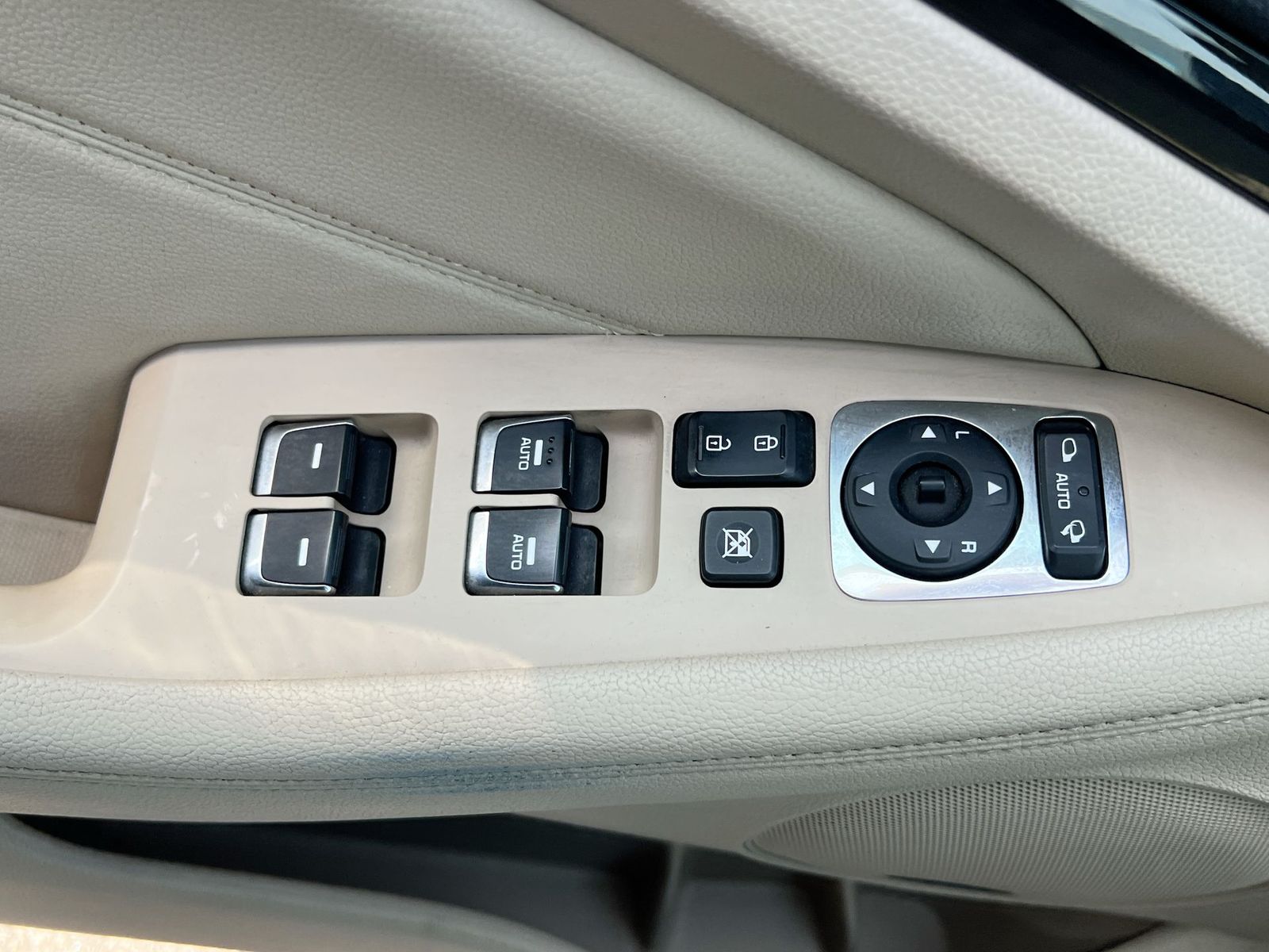 Thumbnail: 2014 Kia Cadenza - 17