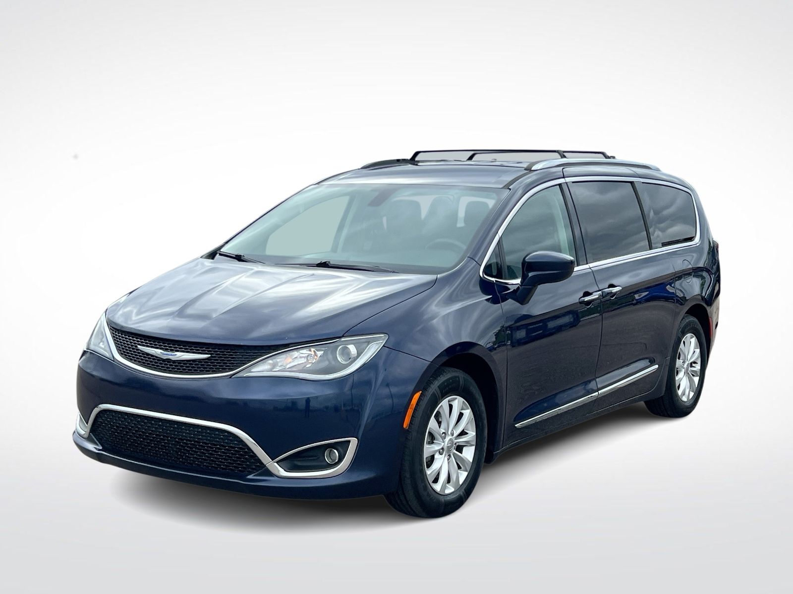 Thumbnail: 2018 Chrysler Pacifica - 3