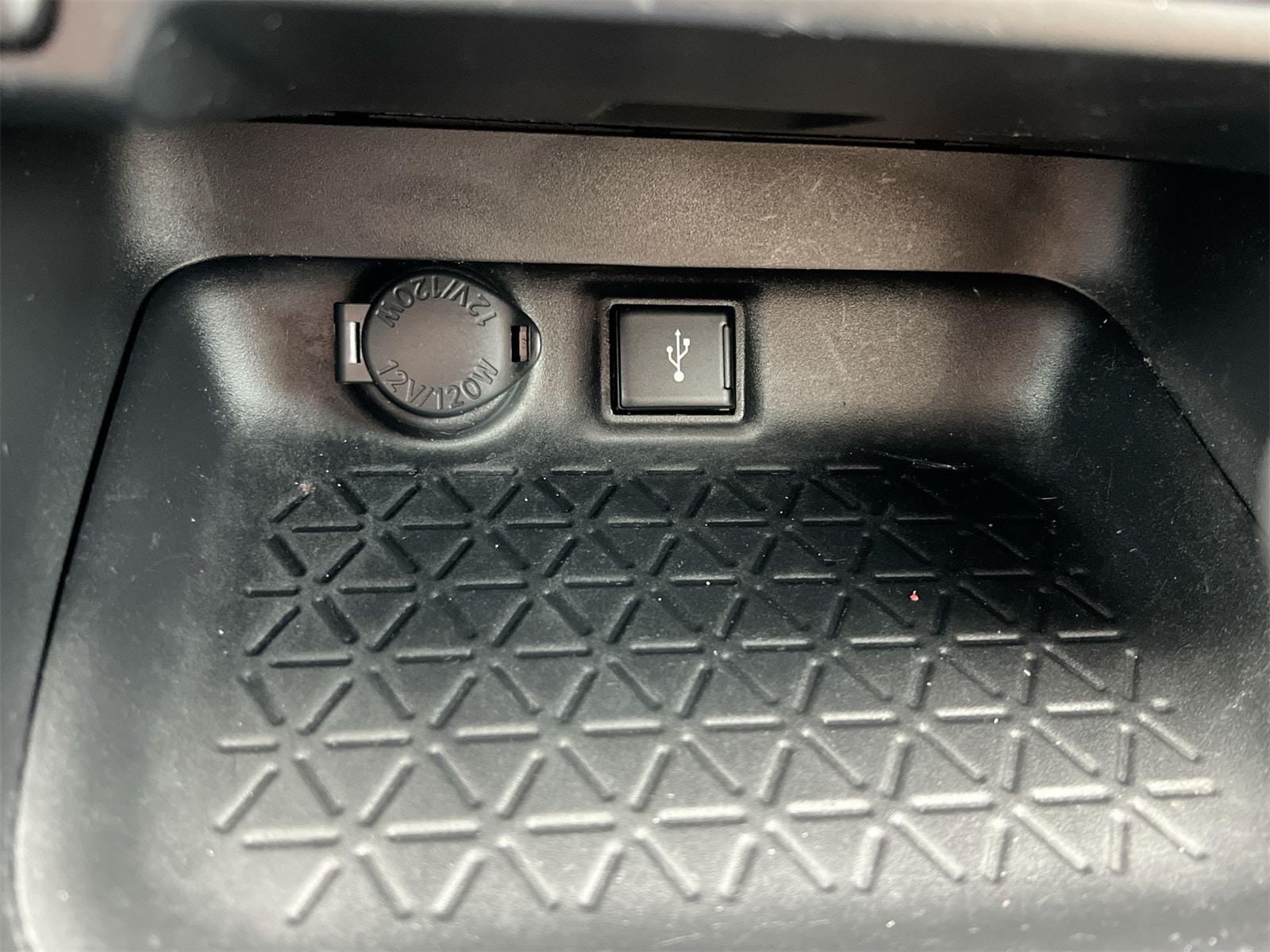 Thumbnail: 2022 Toyota RAV4 - 32