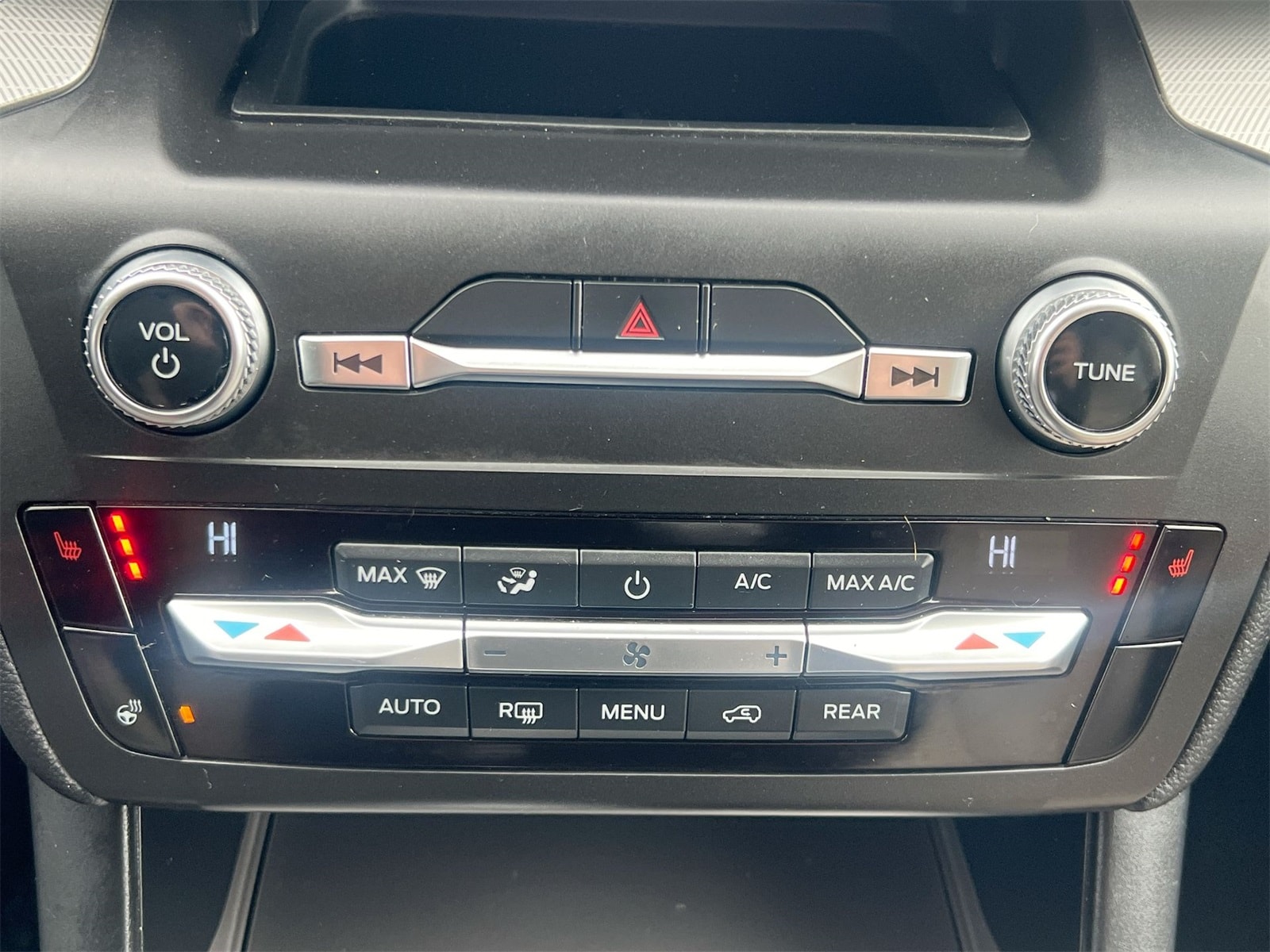 Thumbnail: 2020 Ford Explorer - 28