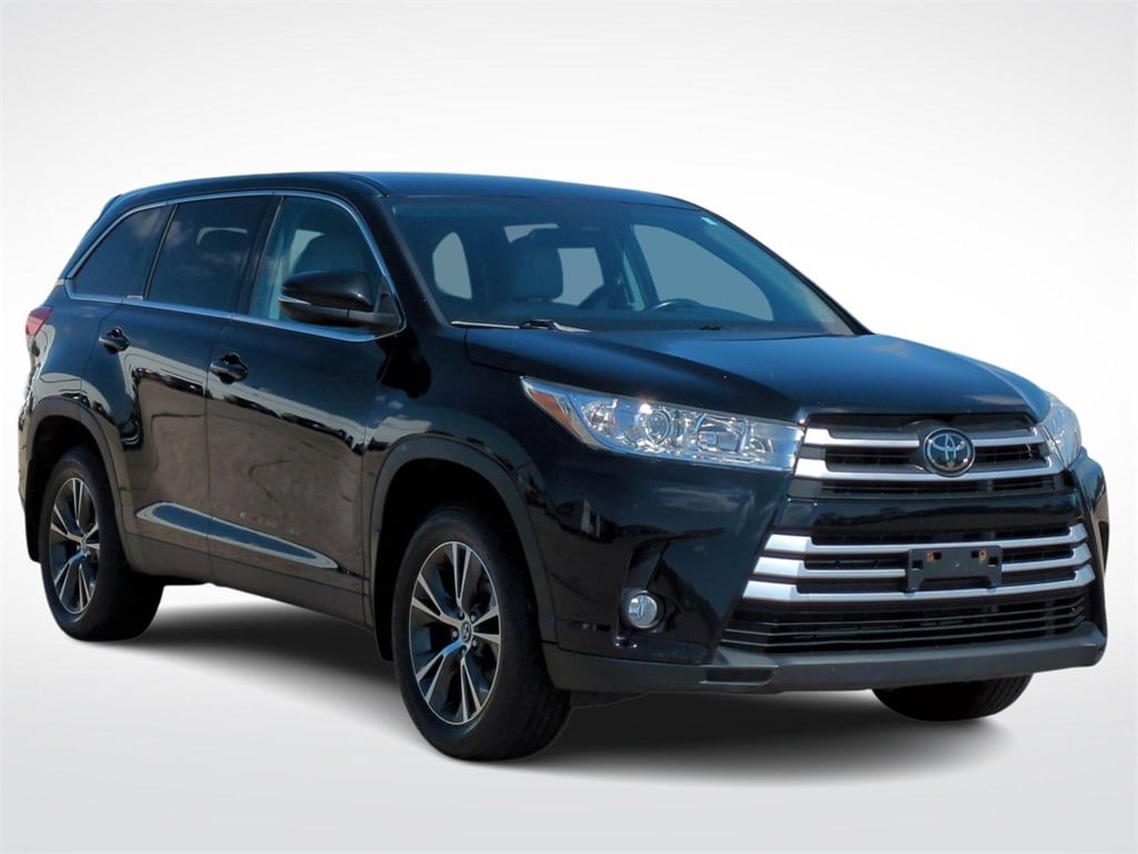 Used 2019 Toyota Highlander LE Plus with VIN 5TDBZRFH3KS931107 for sale in Troy, MI