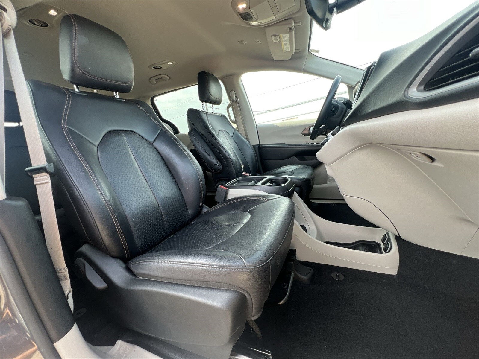 Thumbnail: 2018 Chrysler Pacifica - 22