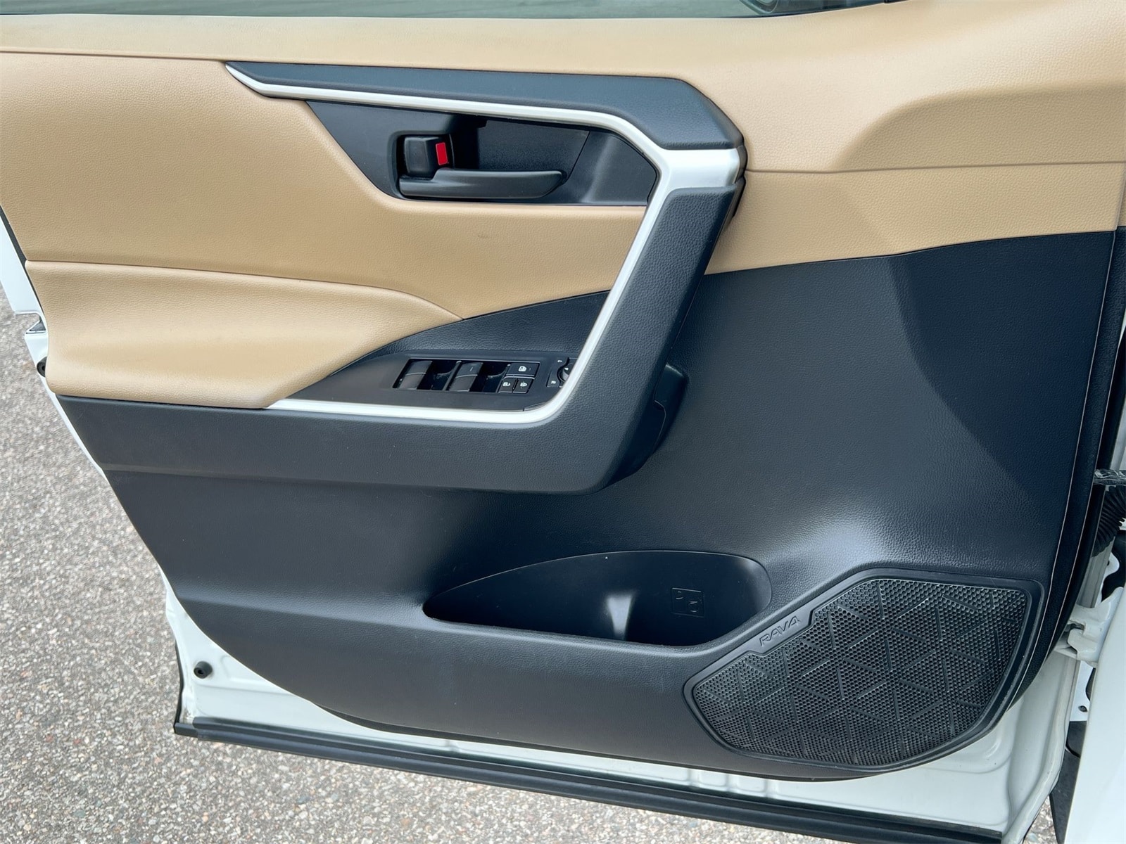 Thumbnail: 2022 Toyota RAV4 - 31