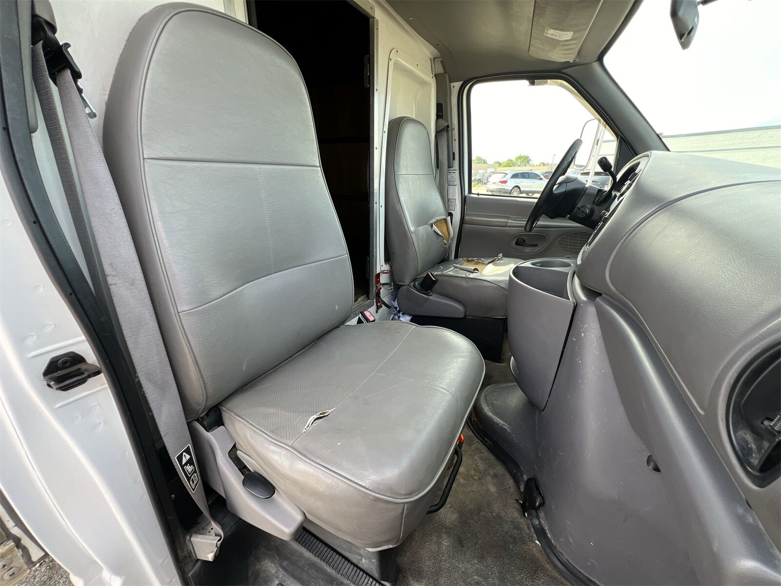 Thumbnail: 1999 Ford Econoline - 18