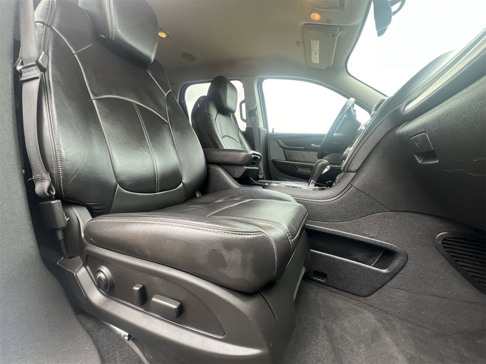 Thumbnail: 2015 GMC Acadia - 22