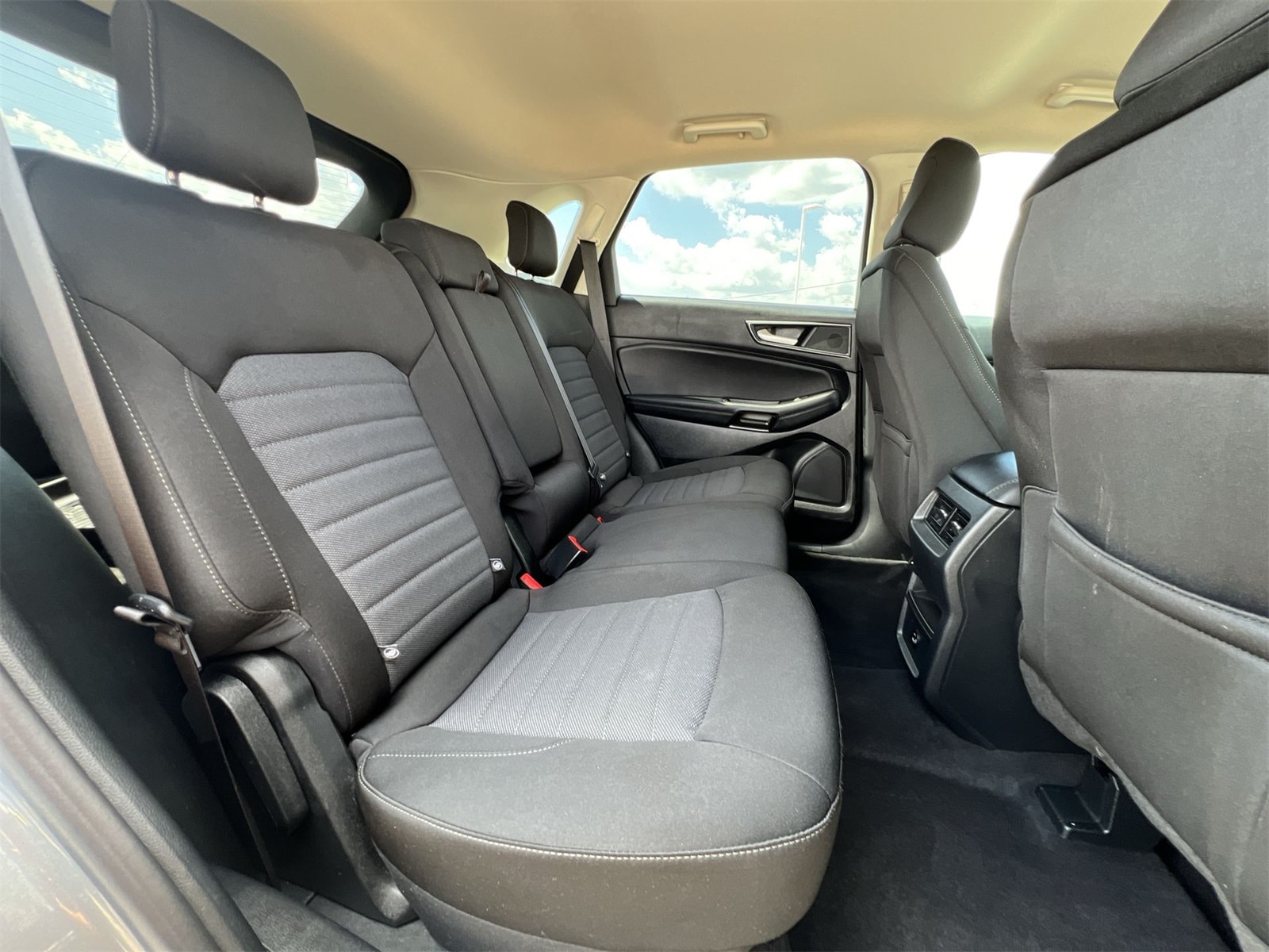 Thumbnail: 2021 Ford Edge - 21