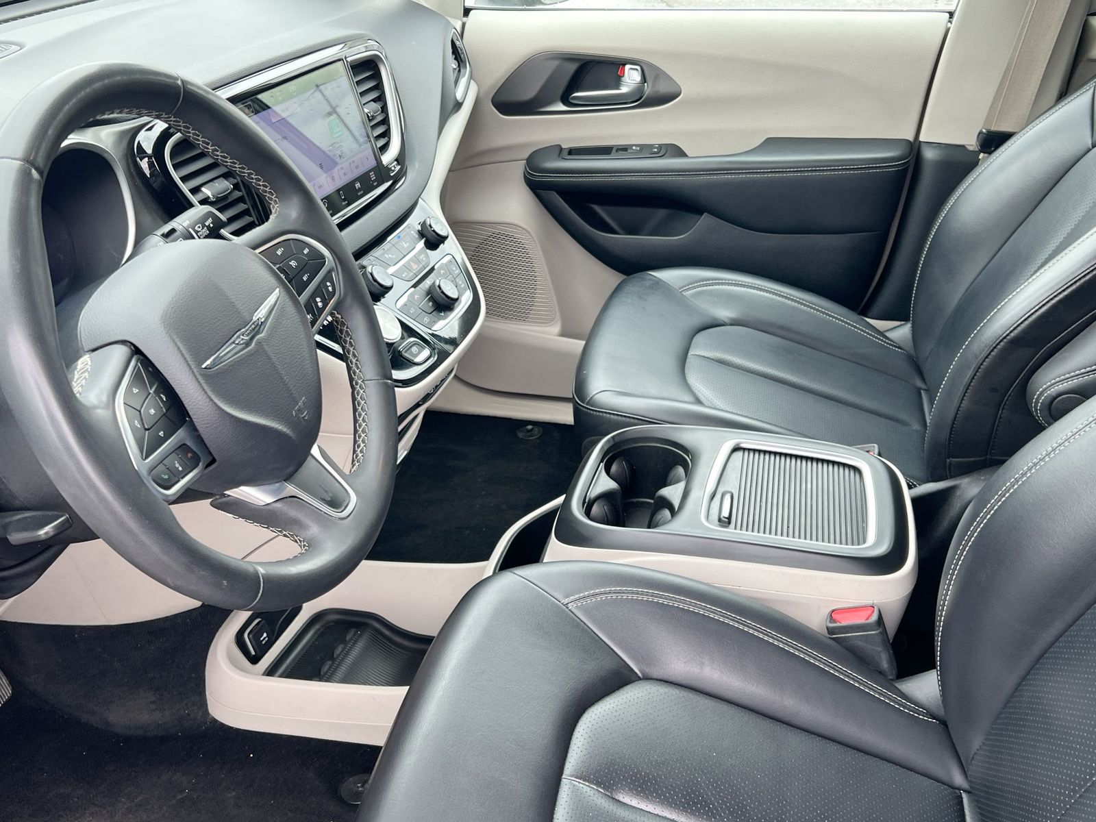 Thumbnail: 2023 Chrysler Pacifica - 10