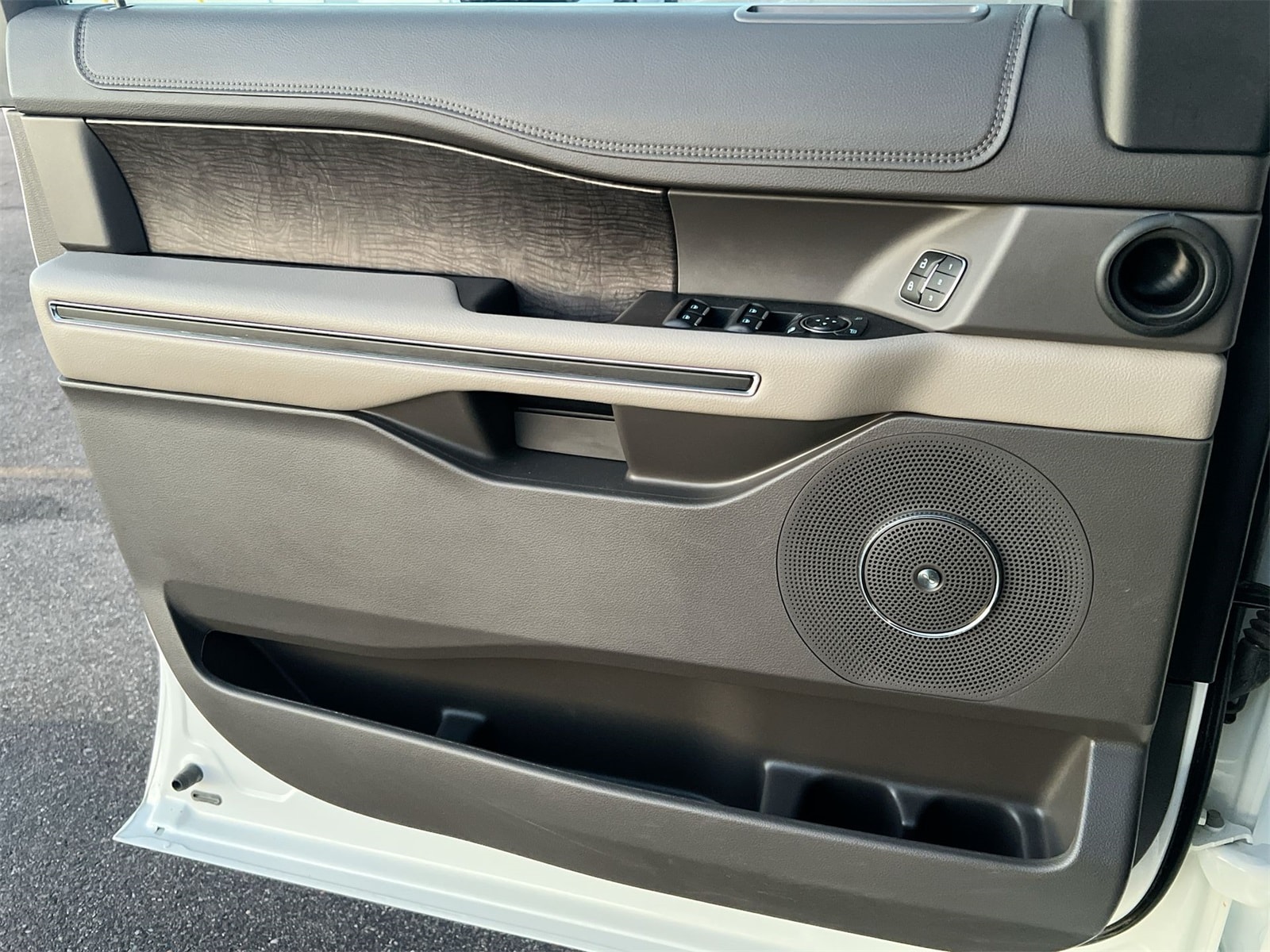 Thumbnail: 2021 Ford Expedition - 28