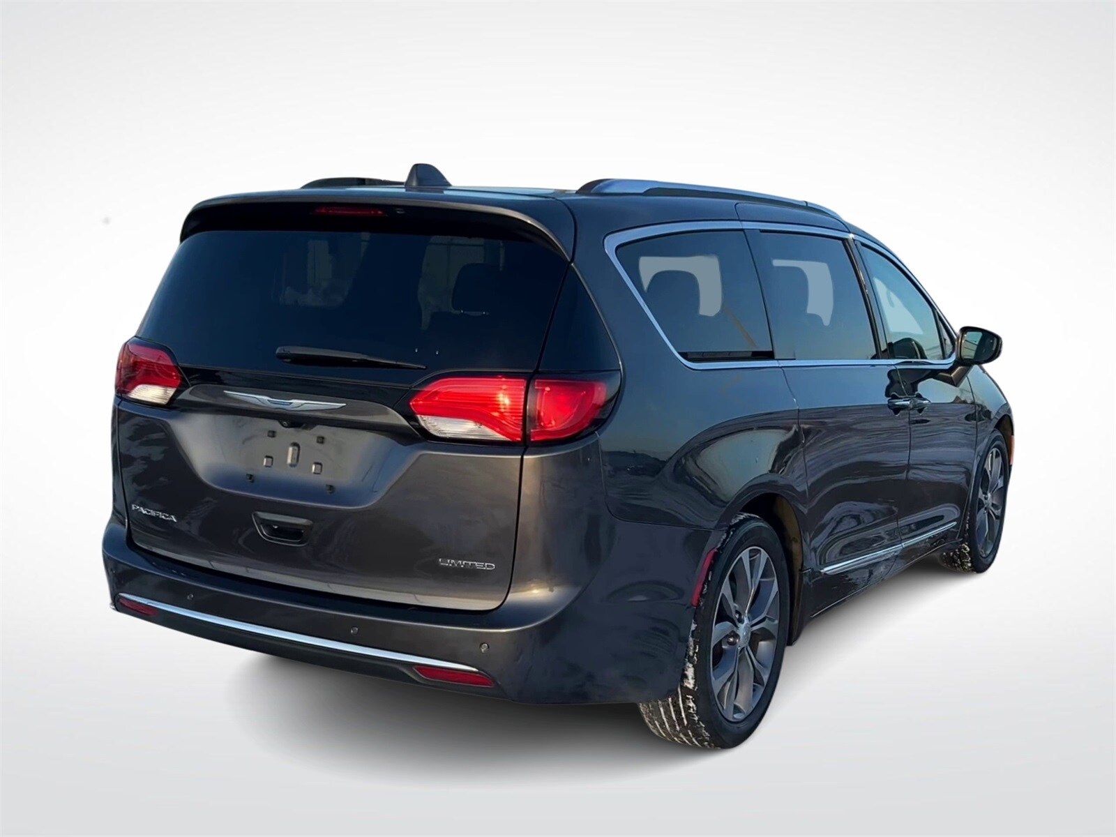 Thumbnail: 2018 Chrysler Pacifica - 8