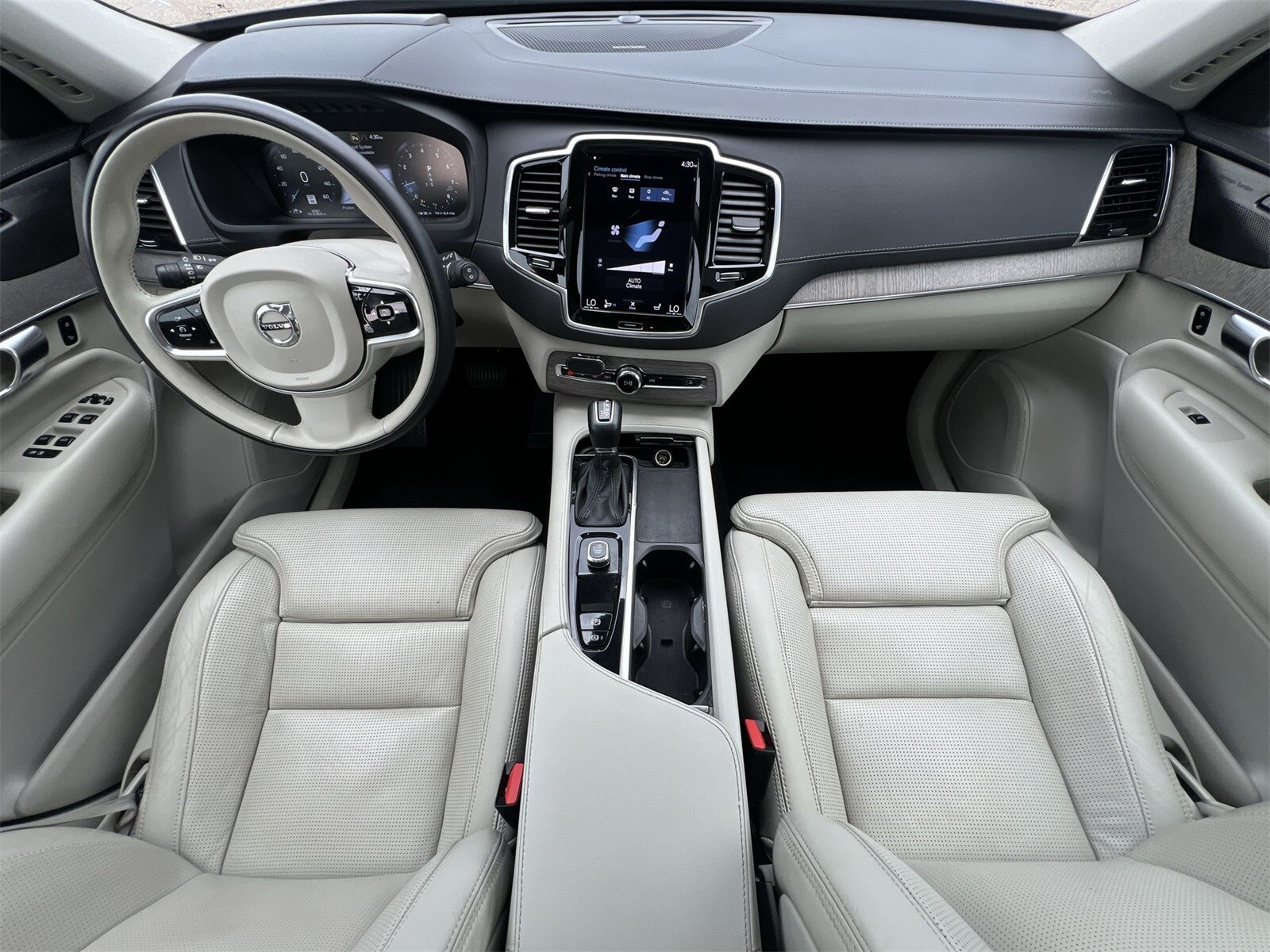 Thumbnail: 2022 Volvo XC90 - 16