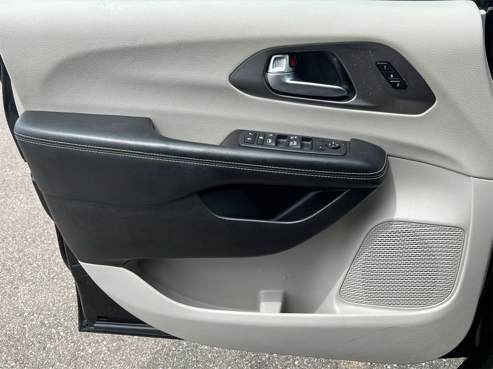 Thumbnail: 2022 Chrysler Pacifica - 31