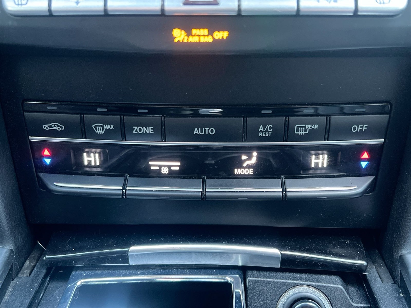 Thumbnail: 2016 Mercedes-Benz E-Class - 27