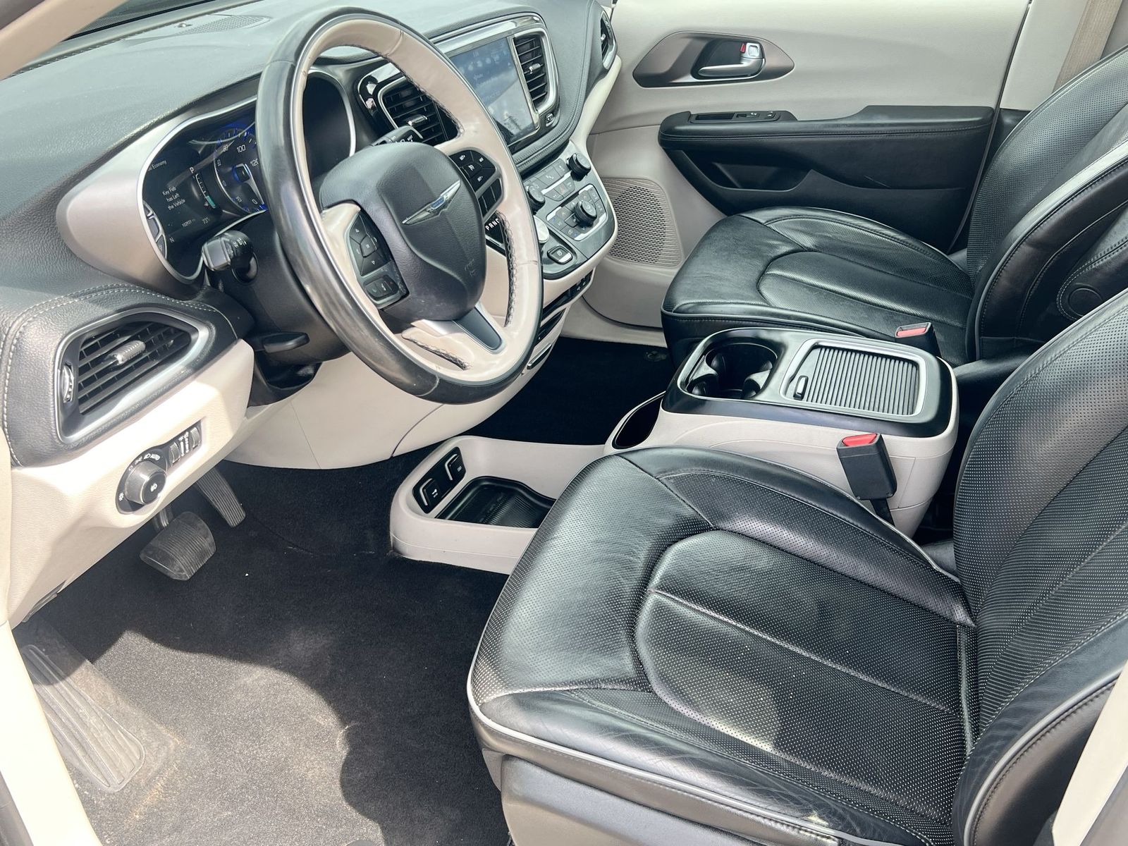 Thumbnail: 2019 Chrysler Pacifica - 10