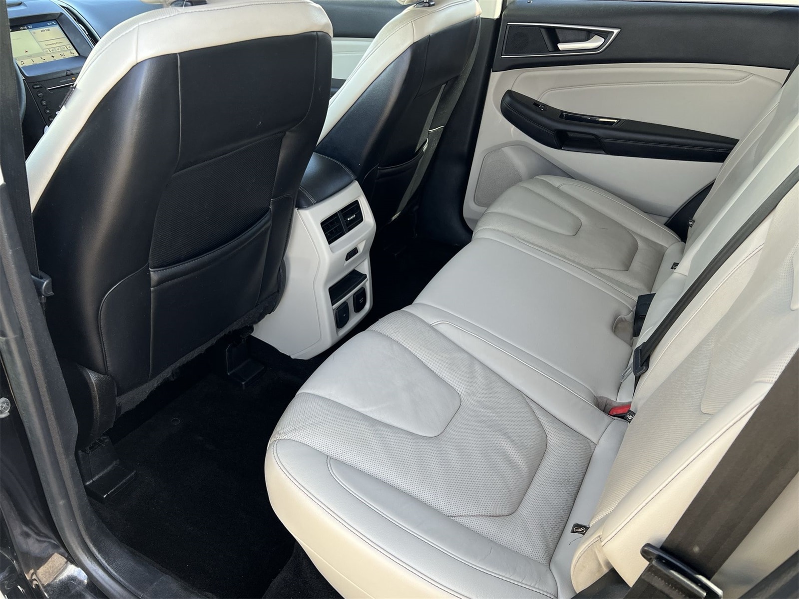 Thumbnail: 2018 Ford Edge - 18