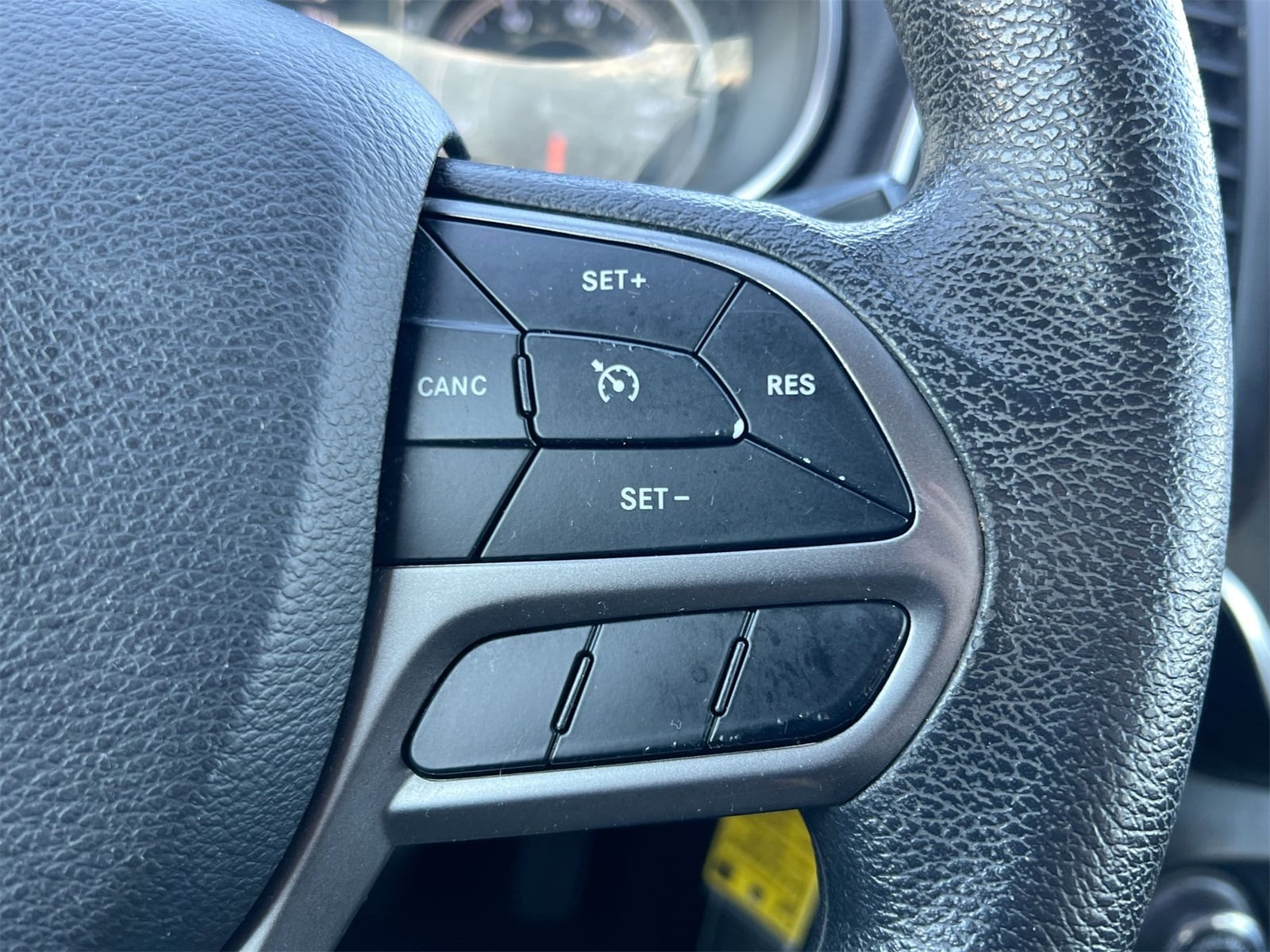 Thumbnail: 2019 Jeep Cherokee - 24