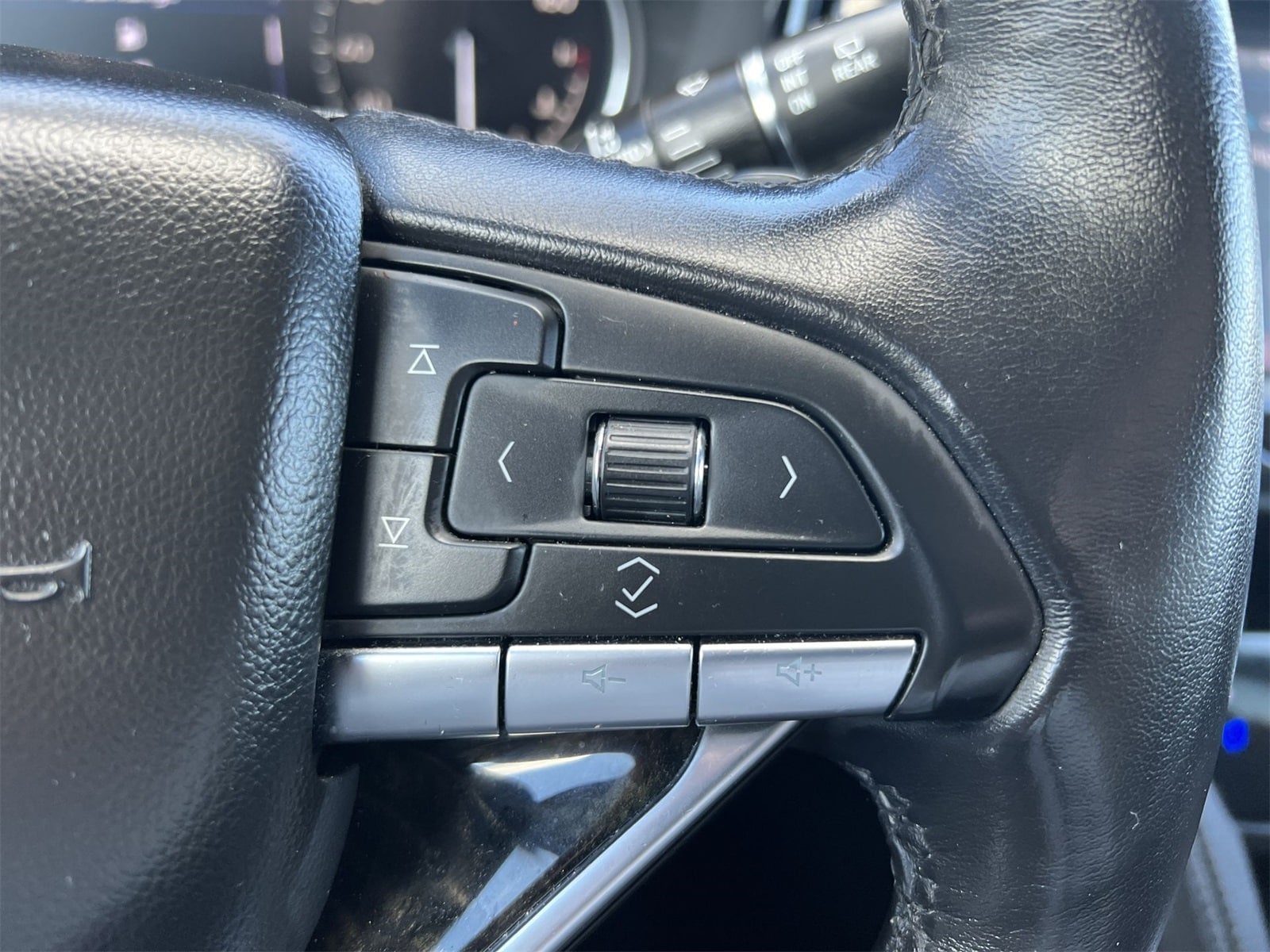 Thumbnail: 2022 Cadillac XT6 - 25