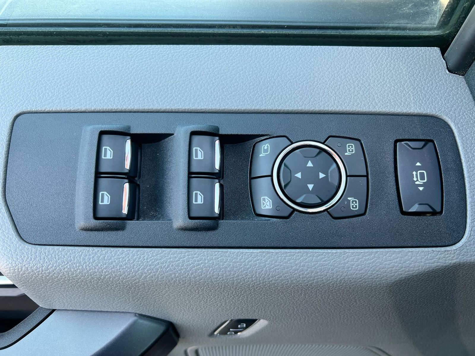 Thumbnail: 2019 Ford F-350 - 17