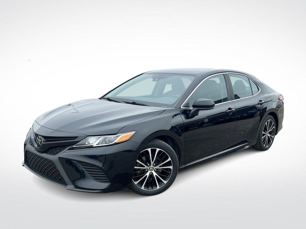 Used 2020 Toyota Camry SE Sedan