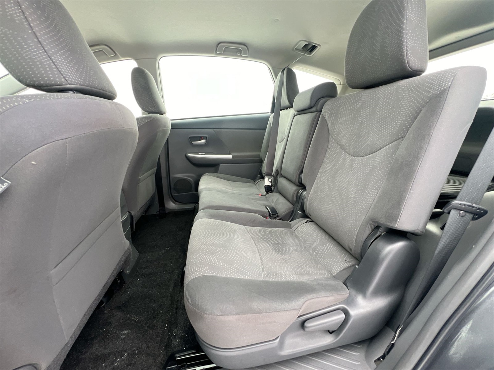 Thumbnail: 2014 Toyota Prius v - 19