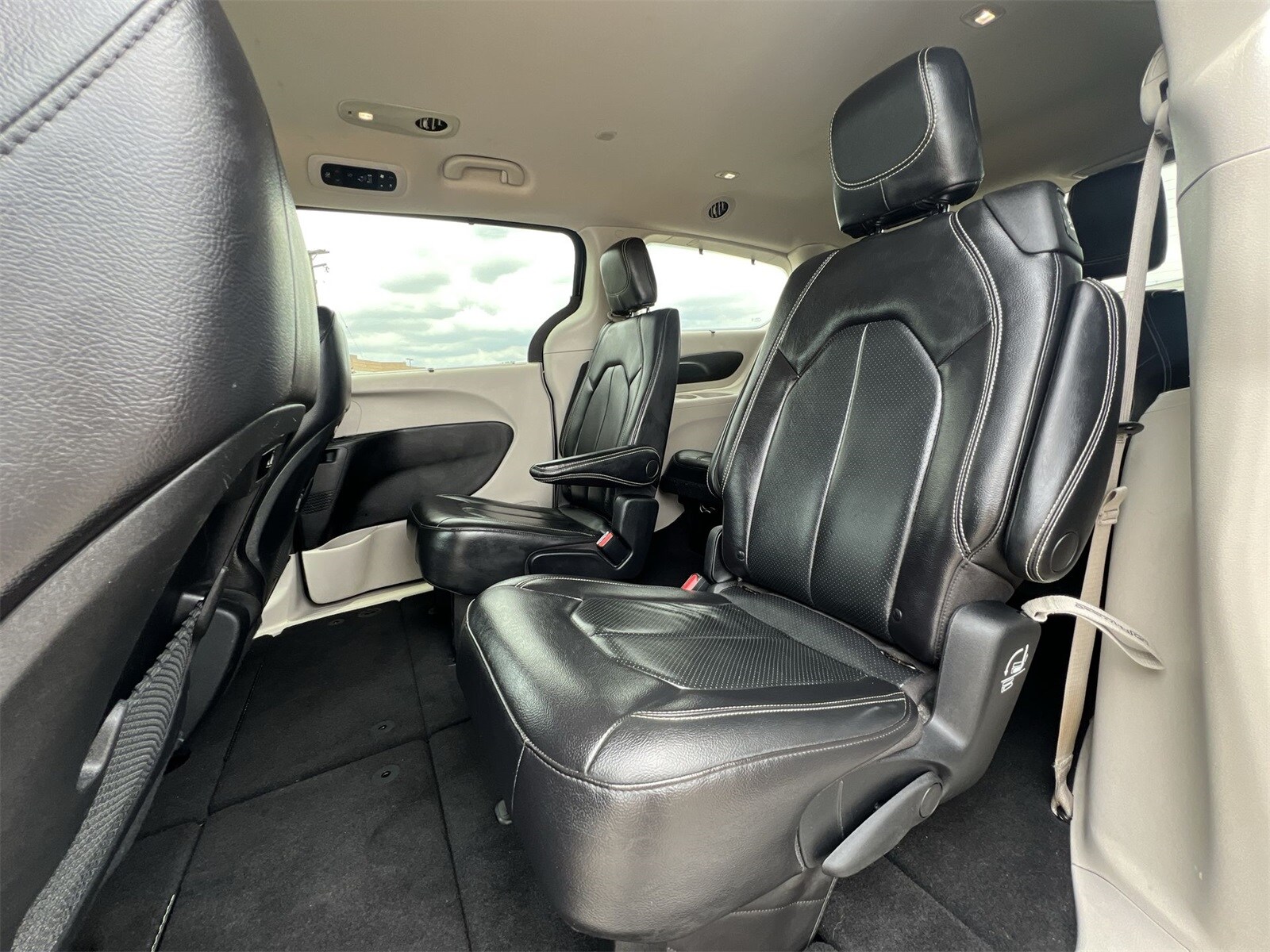Thumbnail: 2022 Chrysler Pacifica - 20