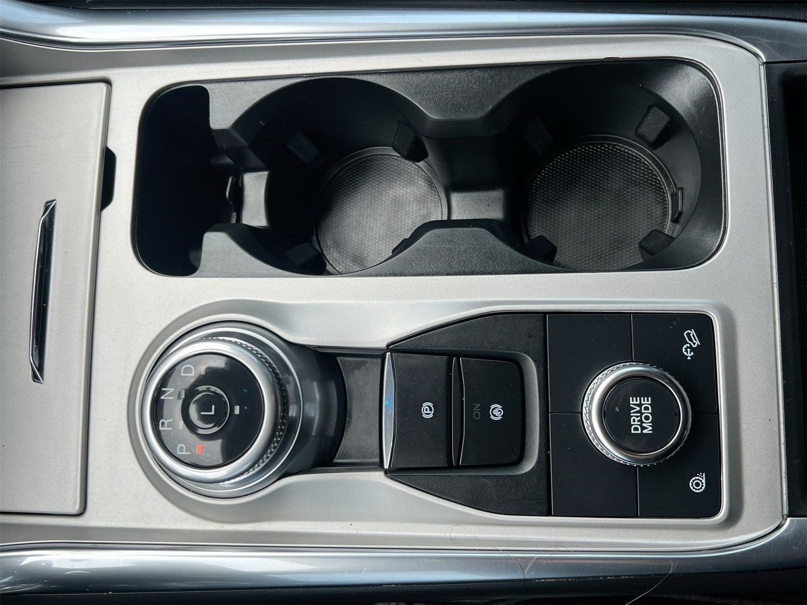 Thumbnail: 2023 Ford Explorer - 32