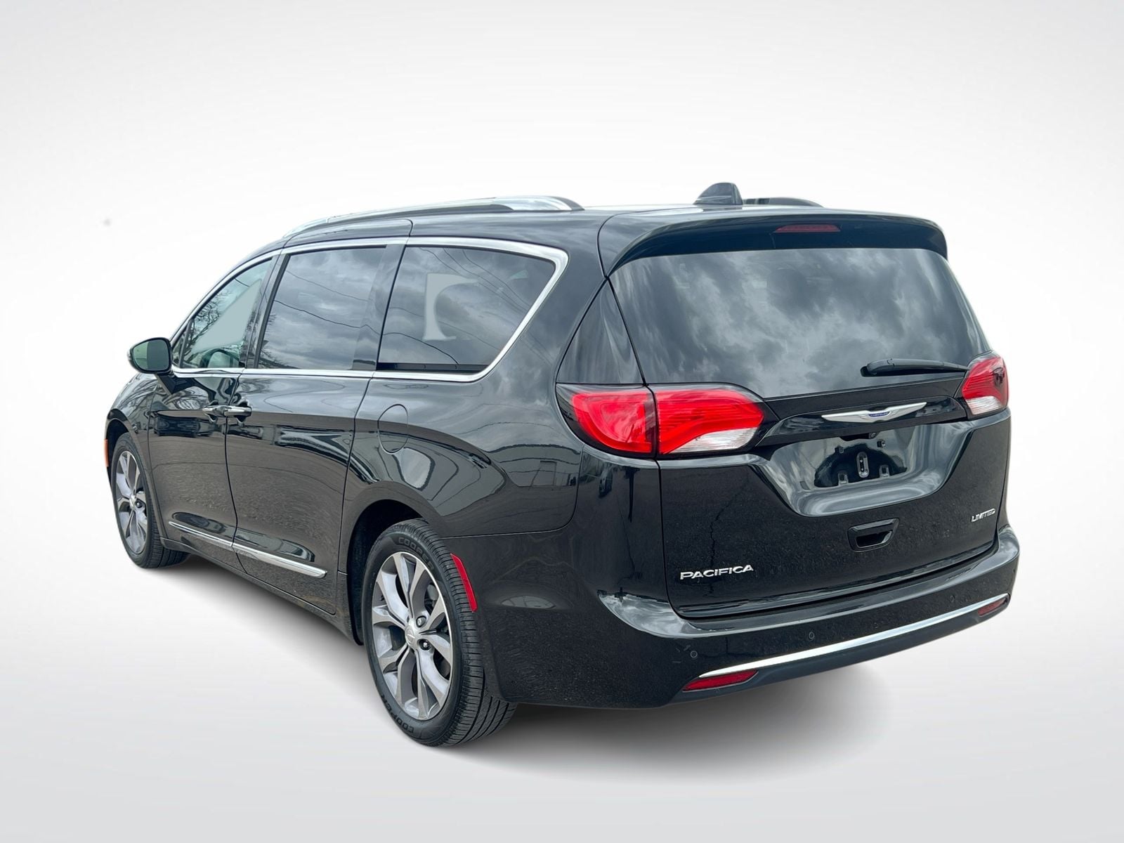 Thumbnail: 2019 Chrysler Pacifica - 6