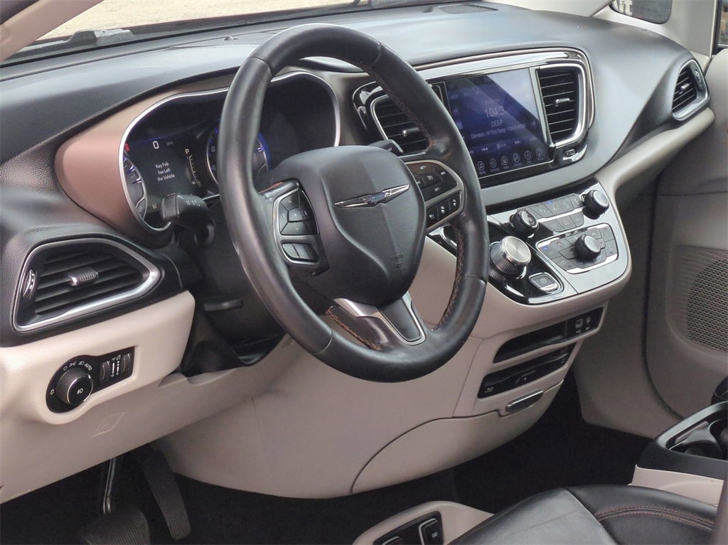 2017 Chrysler Pacifica Touring 10