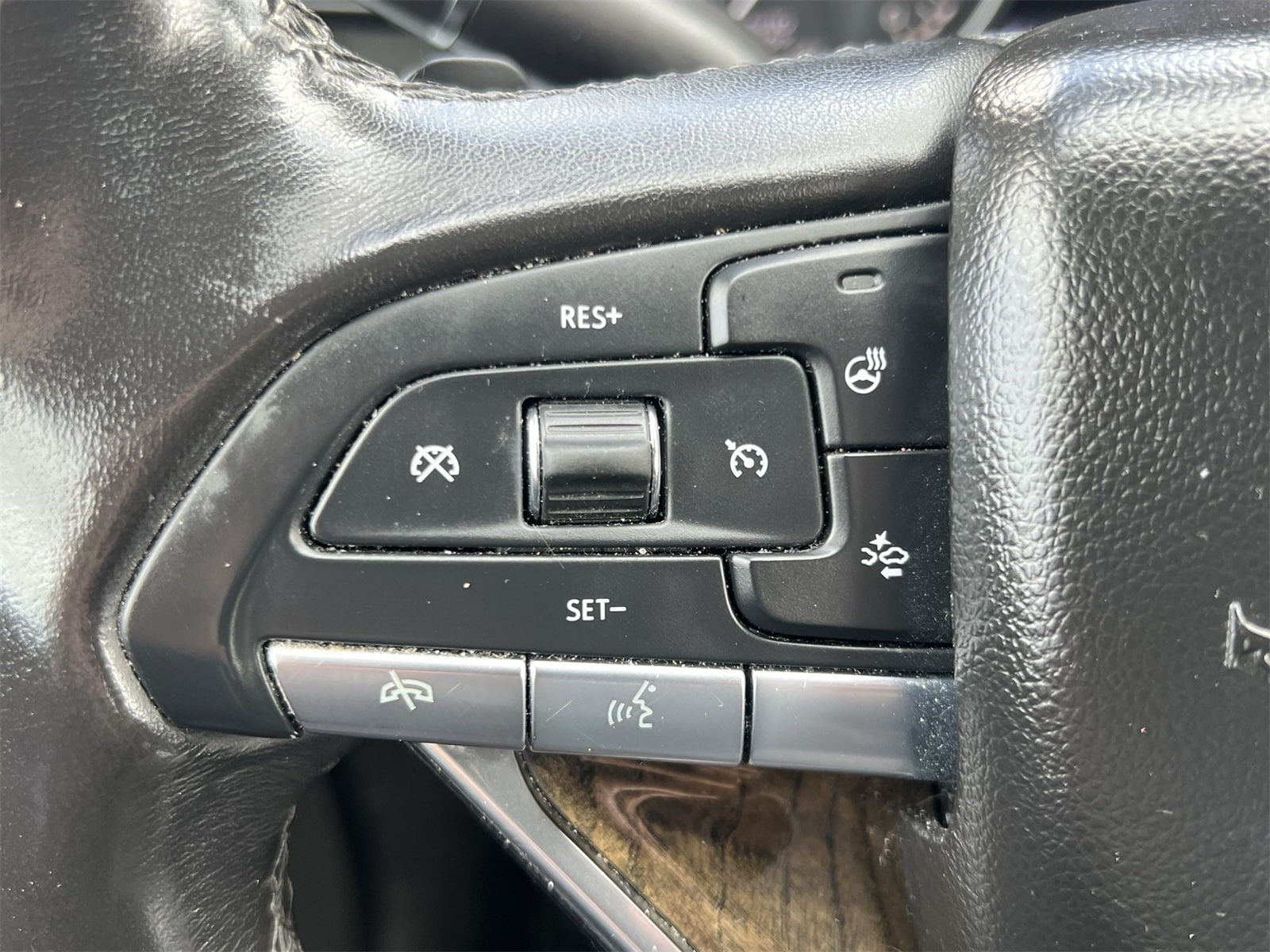 Thumbnail: 2020 Cadillac XT6 - 24