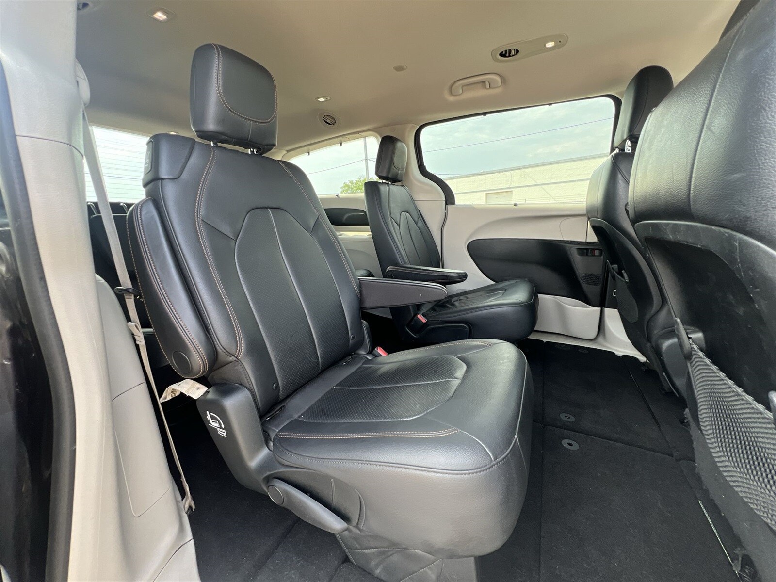 Thumbnail: 2018 Chrysler Pacifica - 21
