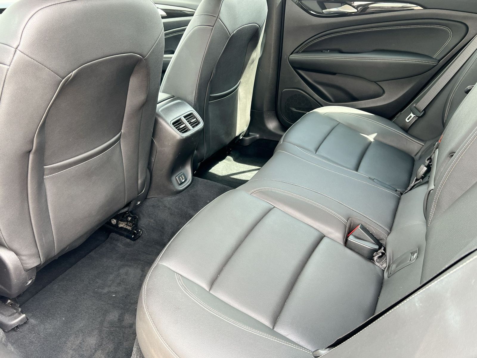 Thumbnail: 2018 Buick Regal - 18