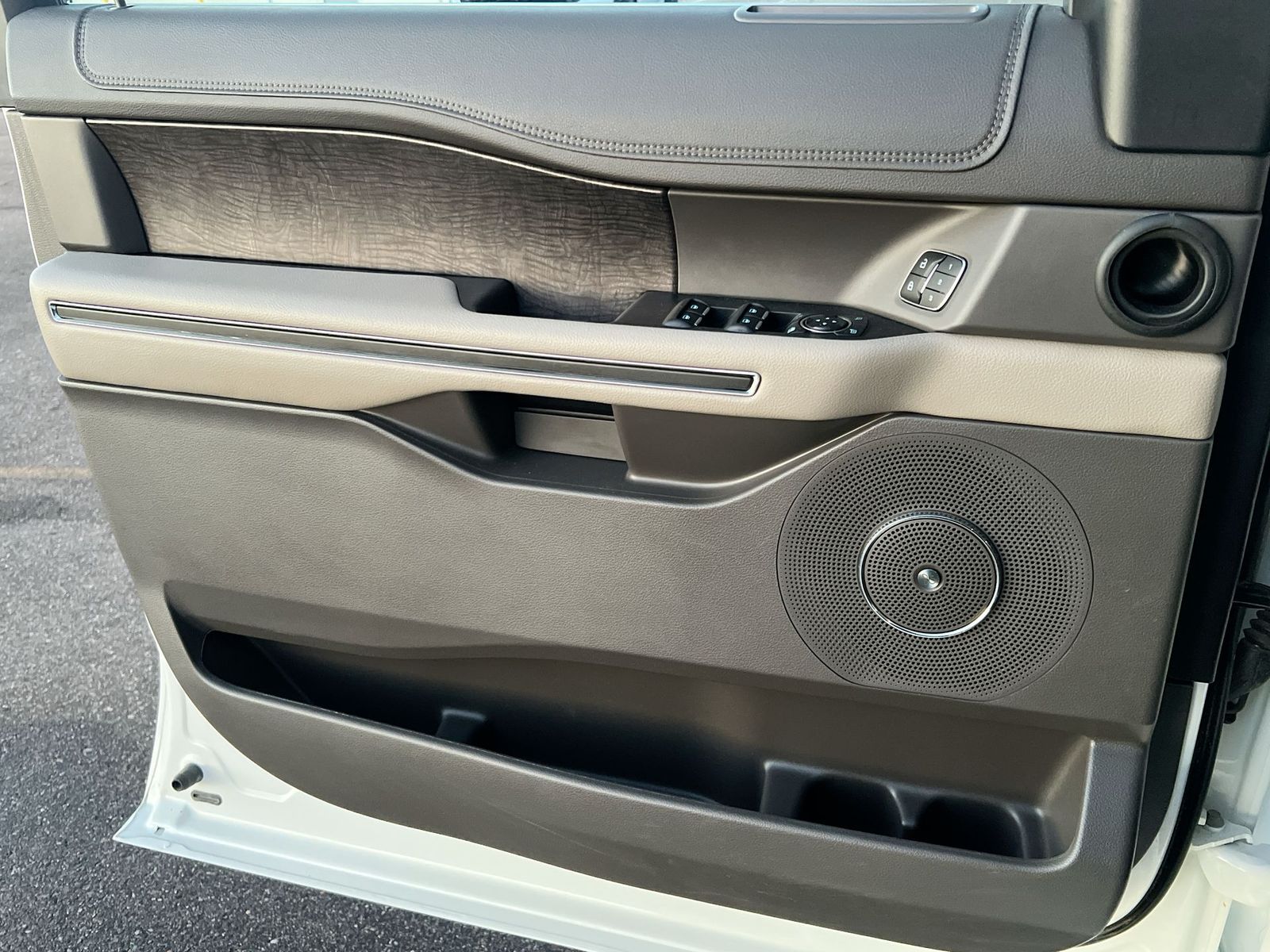 Thumbnail: 2021 Ford Expedition - 28