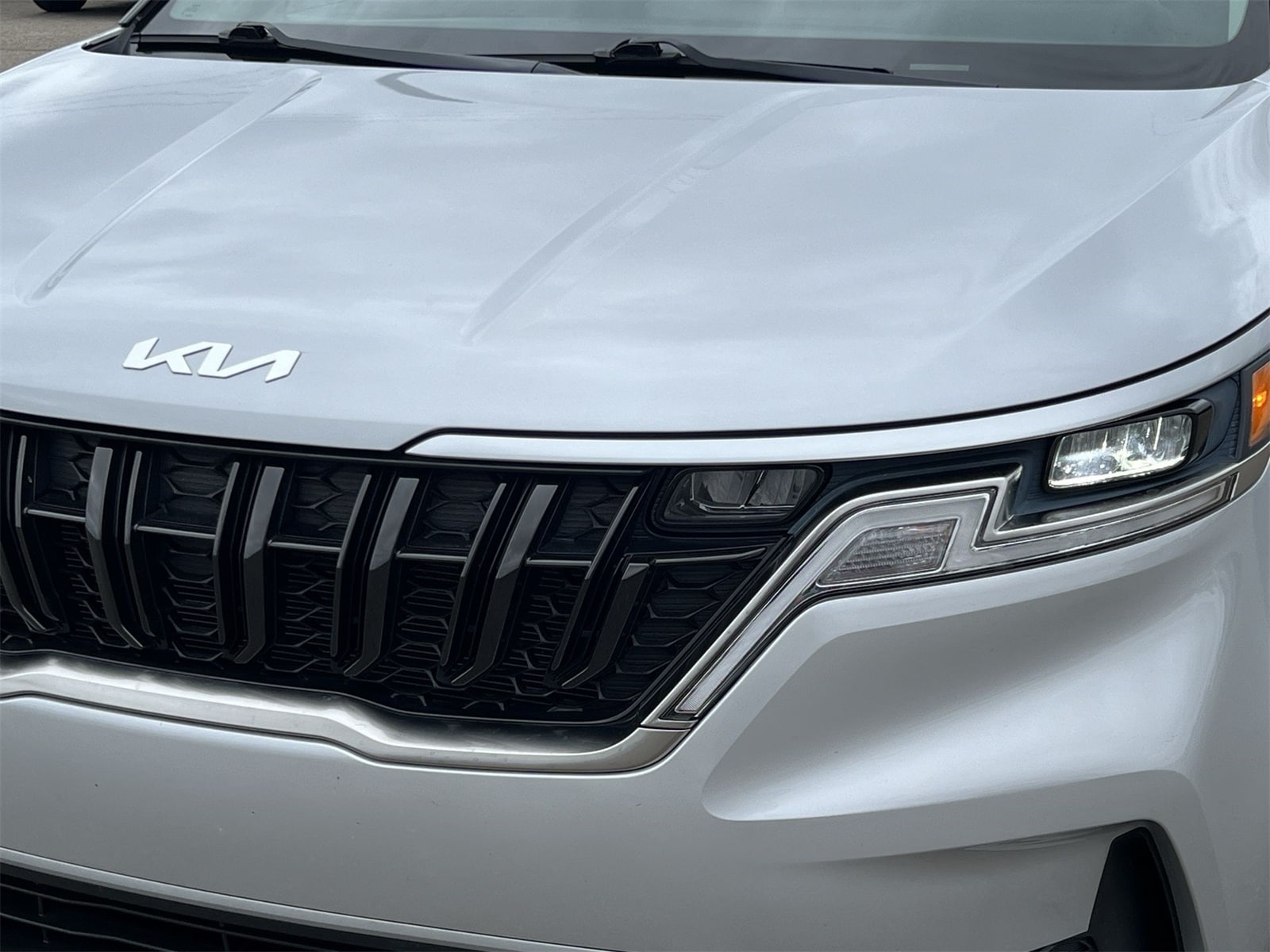 Thumbnail: 2023 Kia Carnival - 11